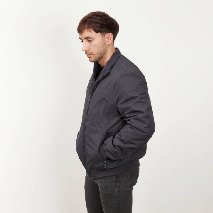 Abrigos Hombre de la marca GEOX  modelo M0420C T2676 M VINCIT BOMBER NEGRO