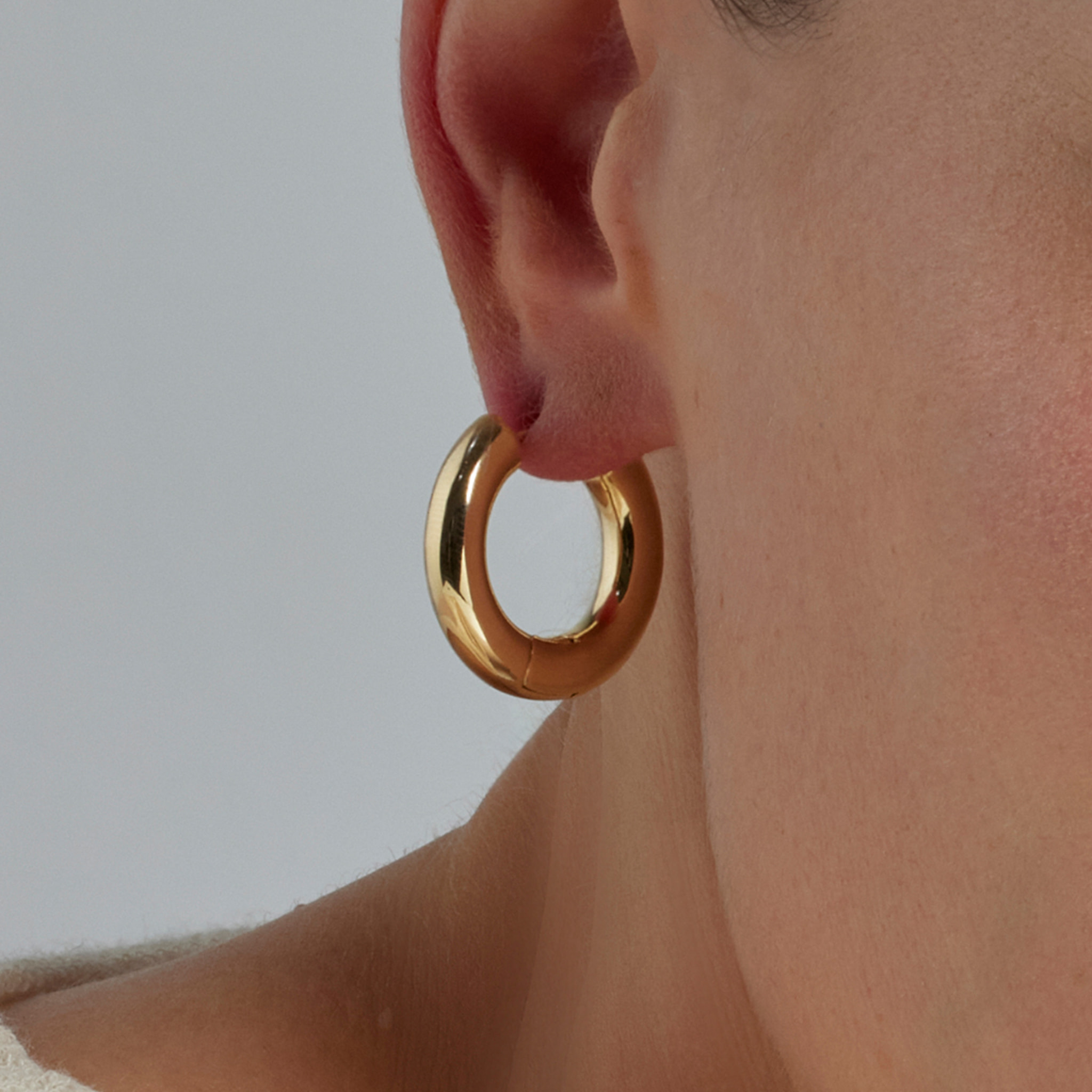 Pendientes de 24mm de diámetro acabado oro 18K