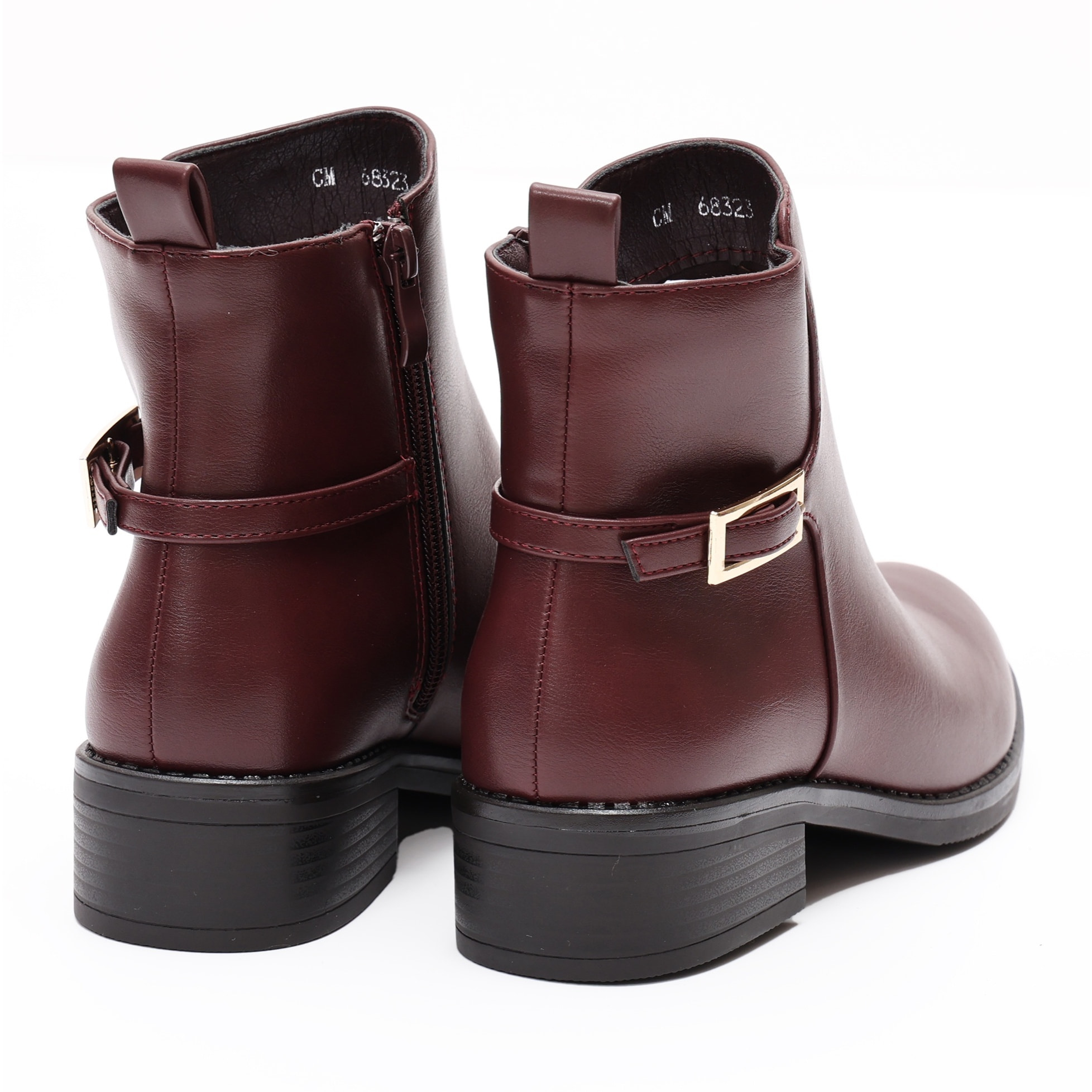 Stivaletti in simil pelle con fibbia dorata