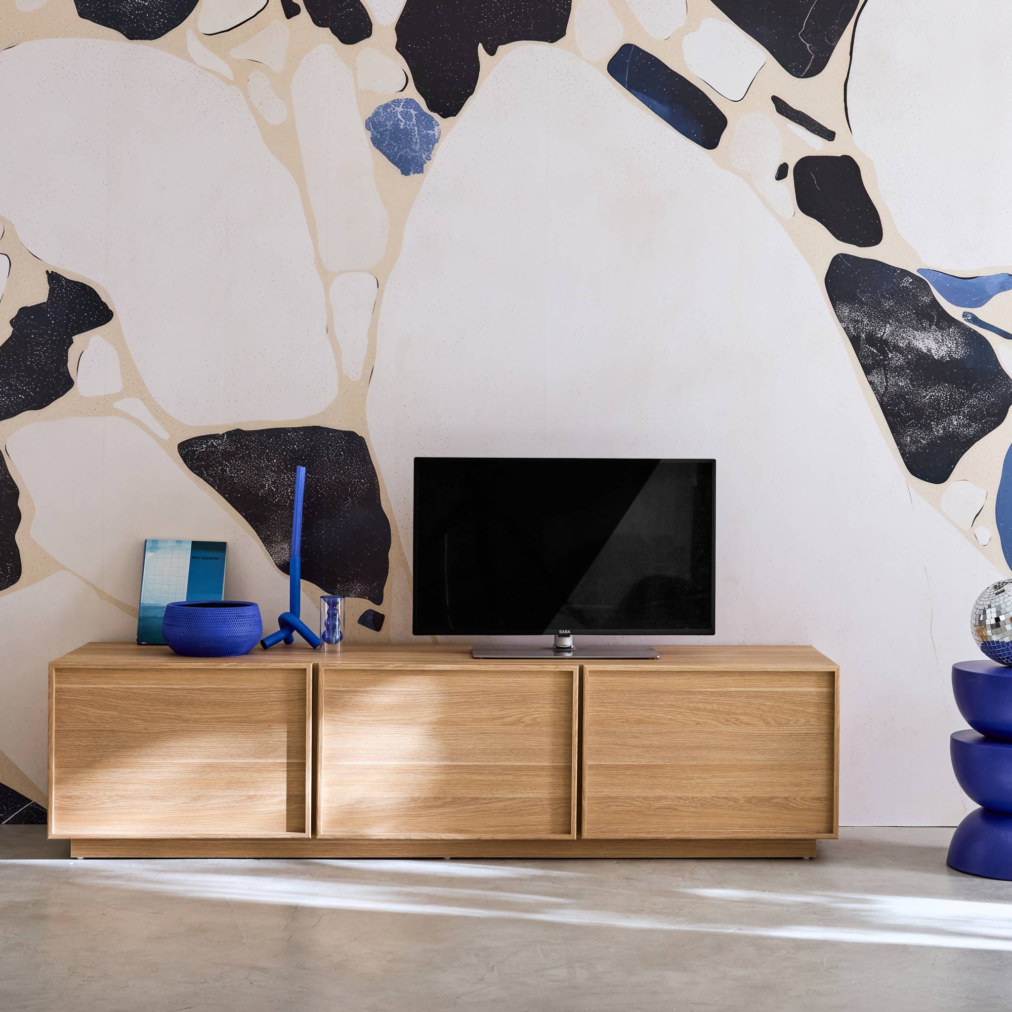 Meuble TV décor bois 3 portes naturel 180cm L 180 x P 43 x H 45cm - Kuba