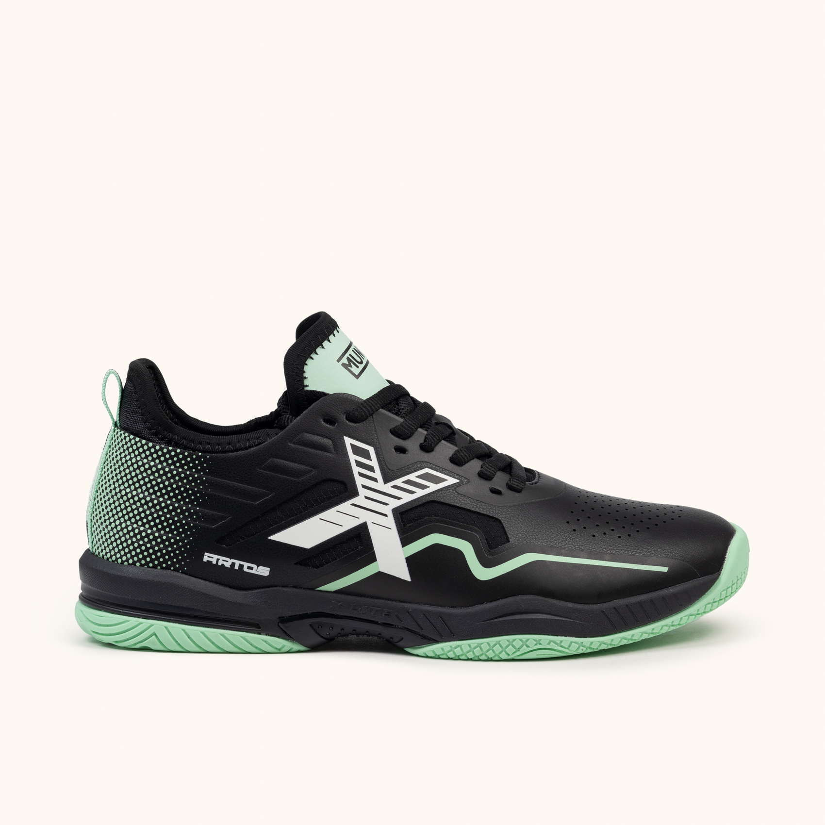 MUNICH ARTOS 105 Zapatillas fútbol sala diseño técnico negro y verde