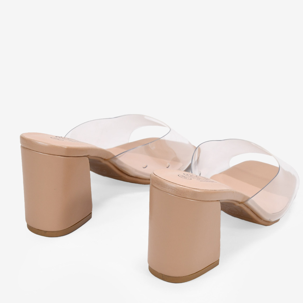 Sandalias de tacón transparentes