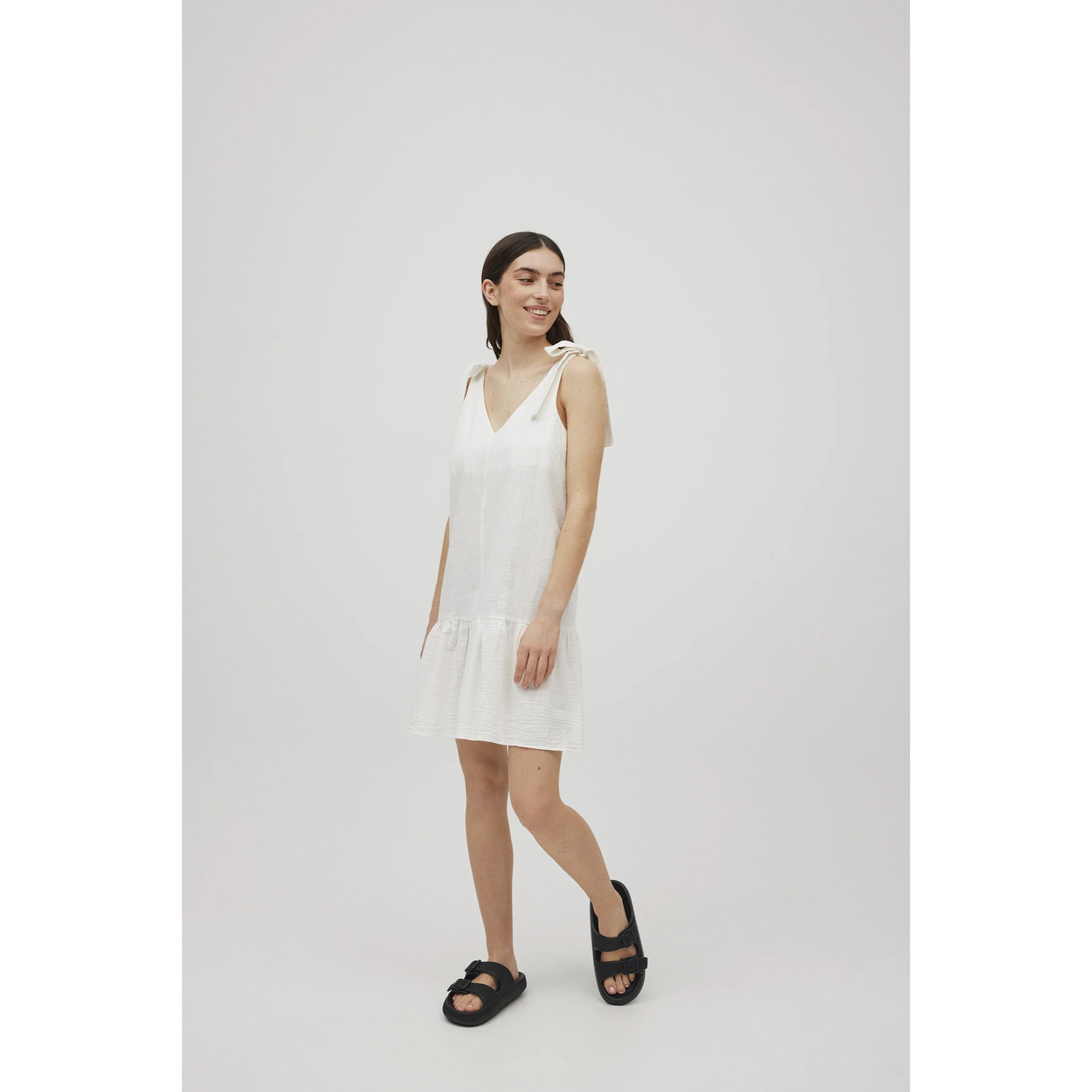 Abito corto bianco in cotone con spalline annodate