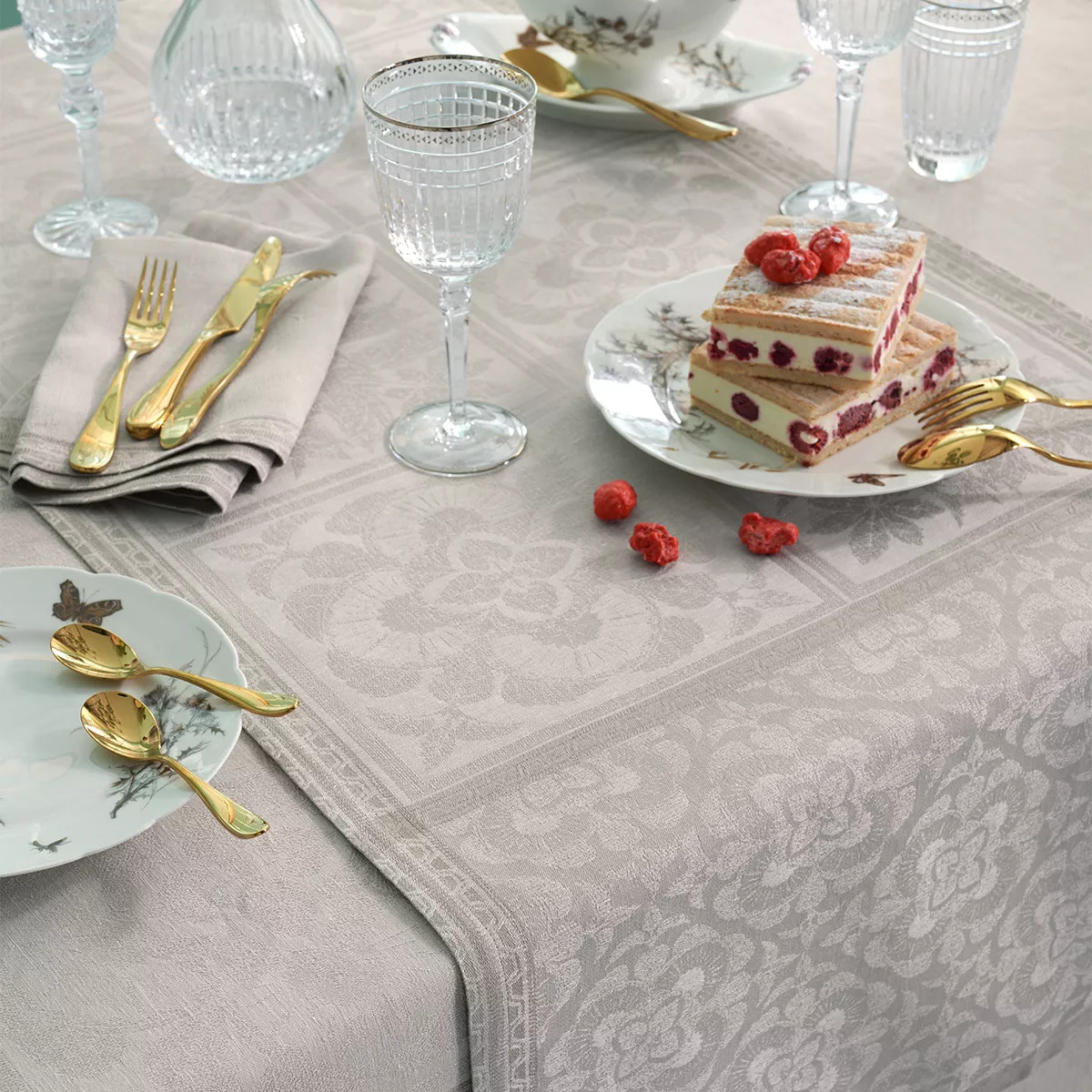Nappe anti tache pur lin motif jacquard Harmonie beige