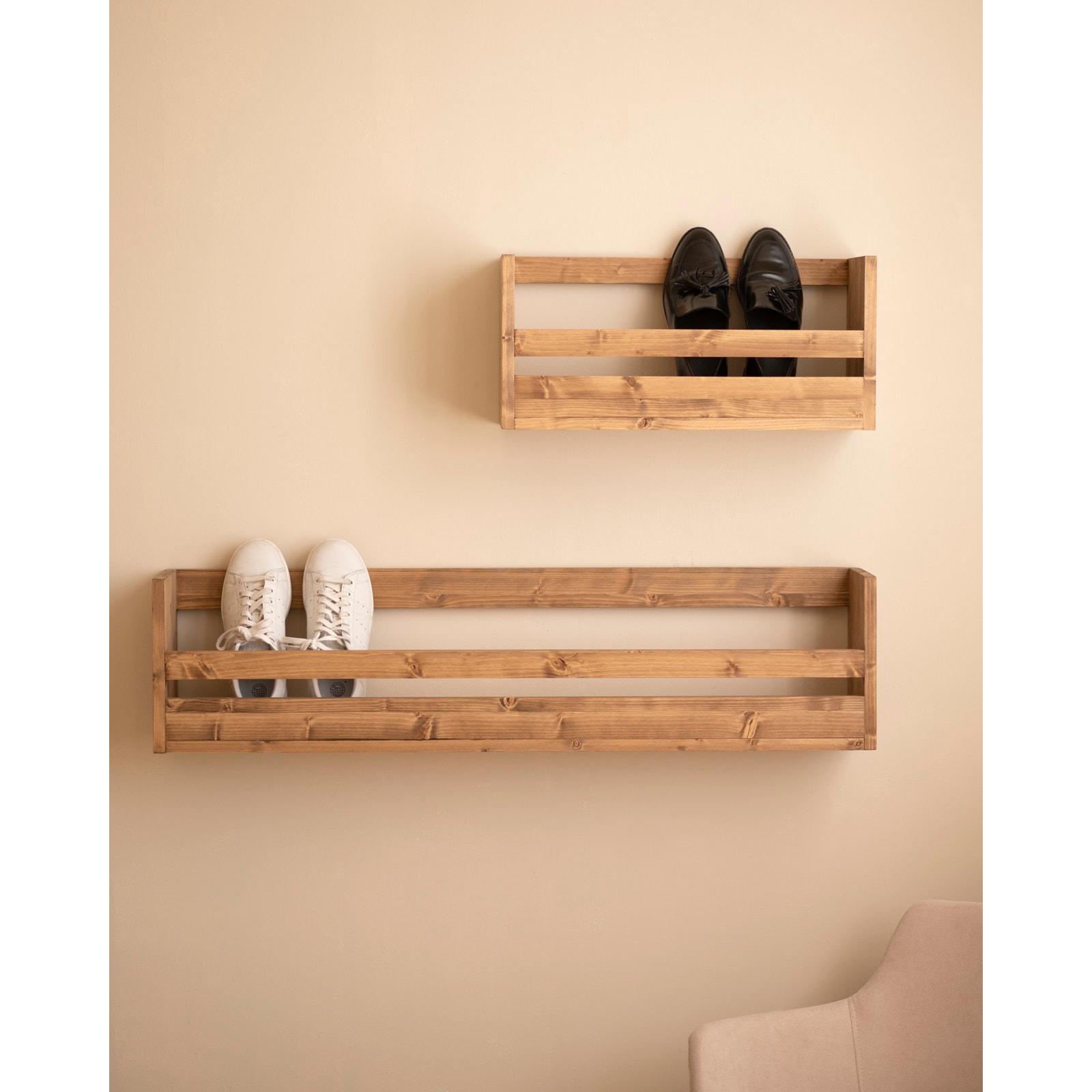 Estante zapatero de madera maciza en tono roble oscuro de varias medidas