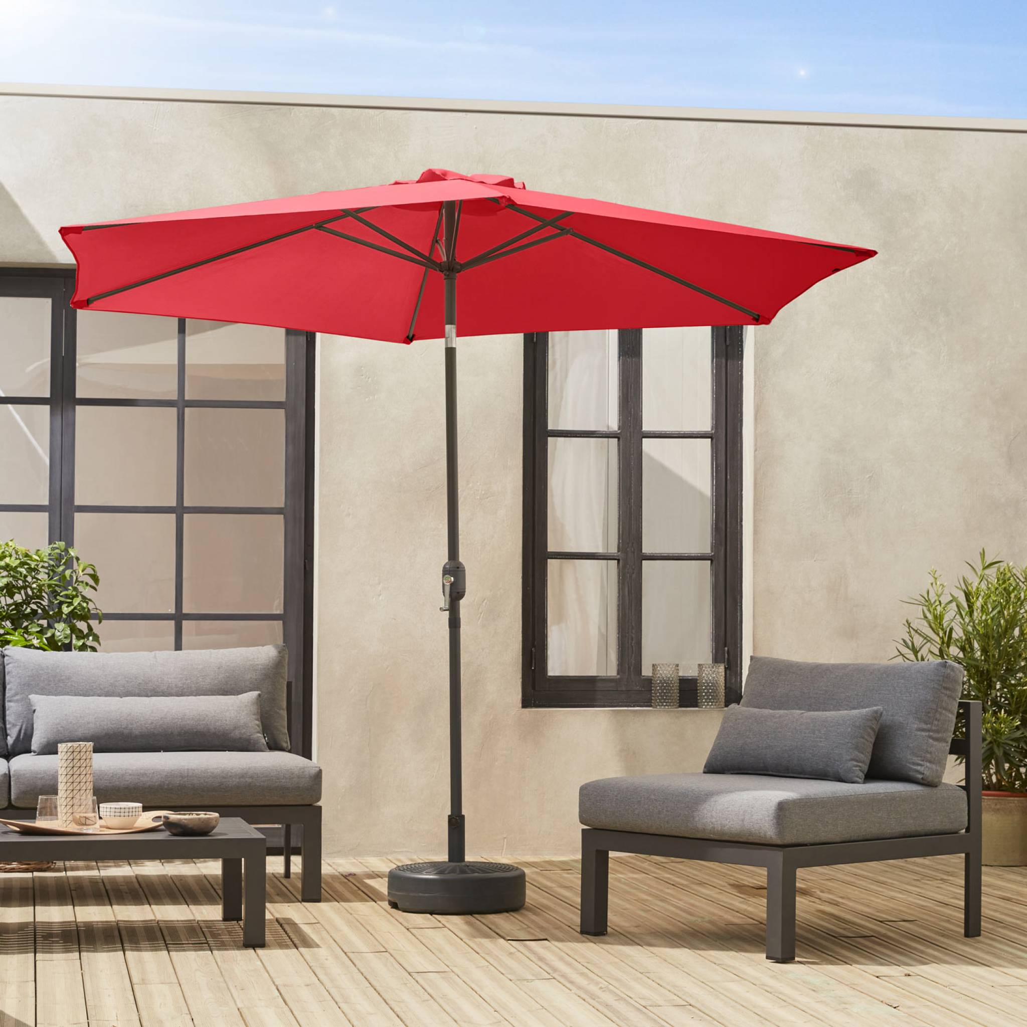 Parasol droit rond Ø300cm - Touquet Rouge - mât central en aluminium orientable et manivelle d'ouverture