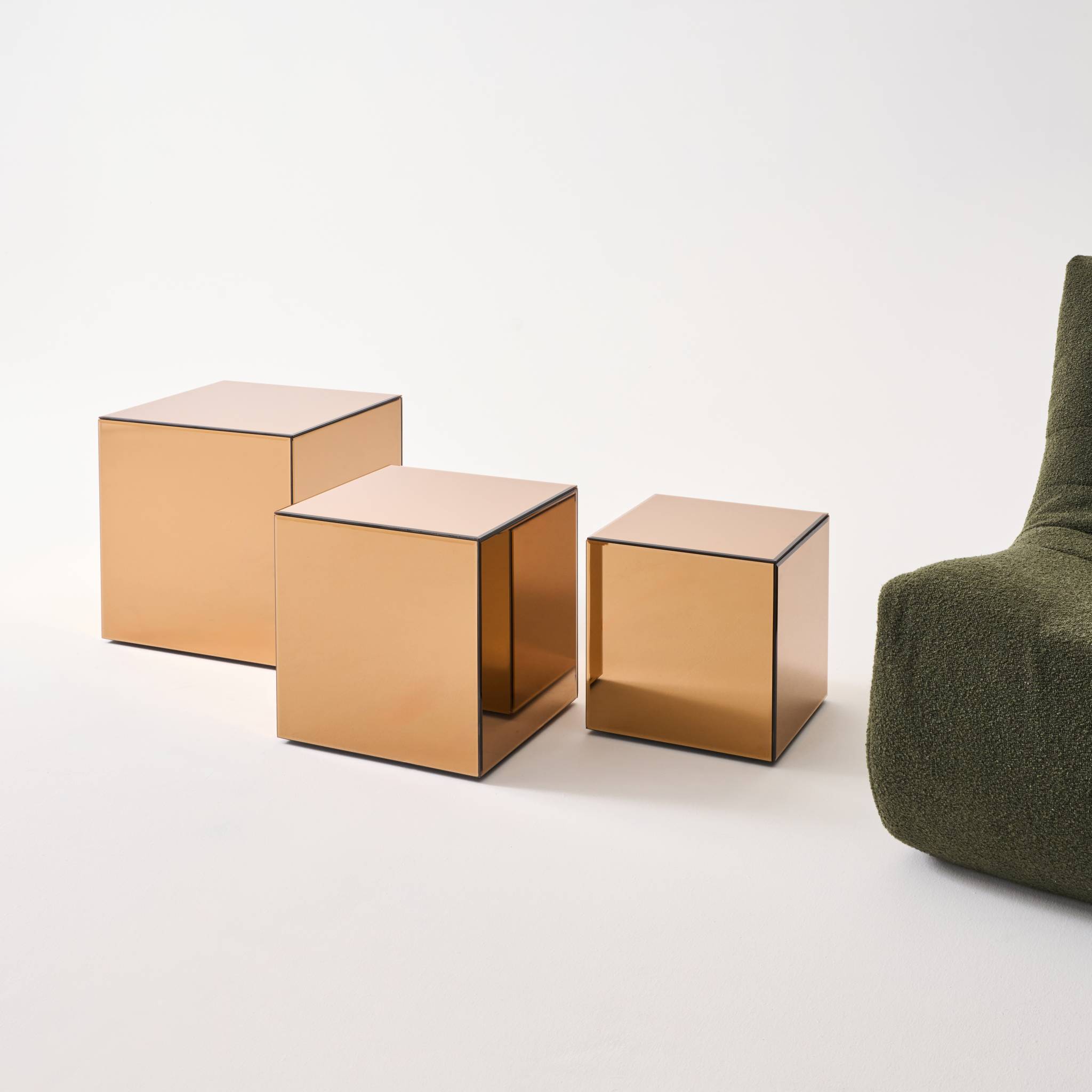 Table cubique miroir ambre. bout de canapé. table d'appoint cube miroir 35cm