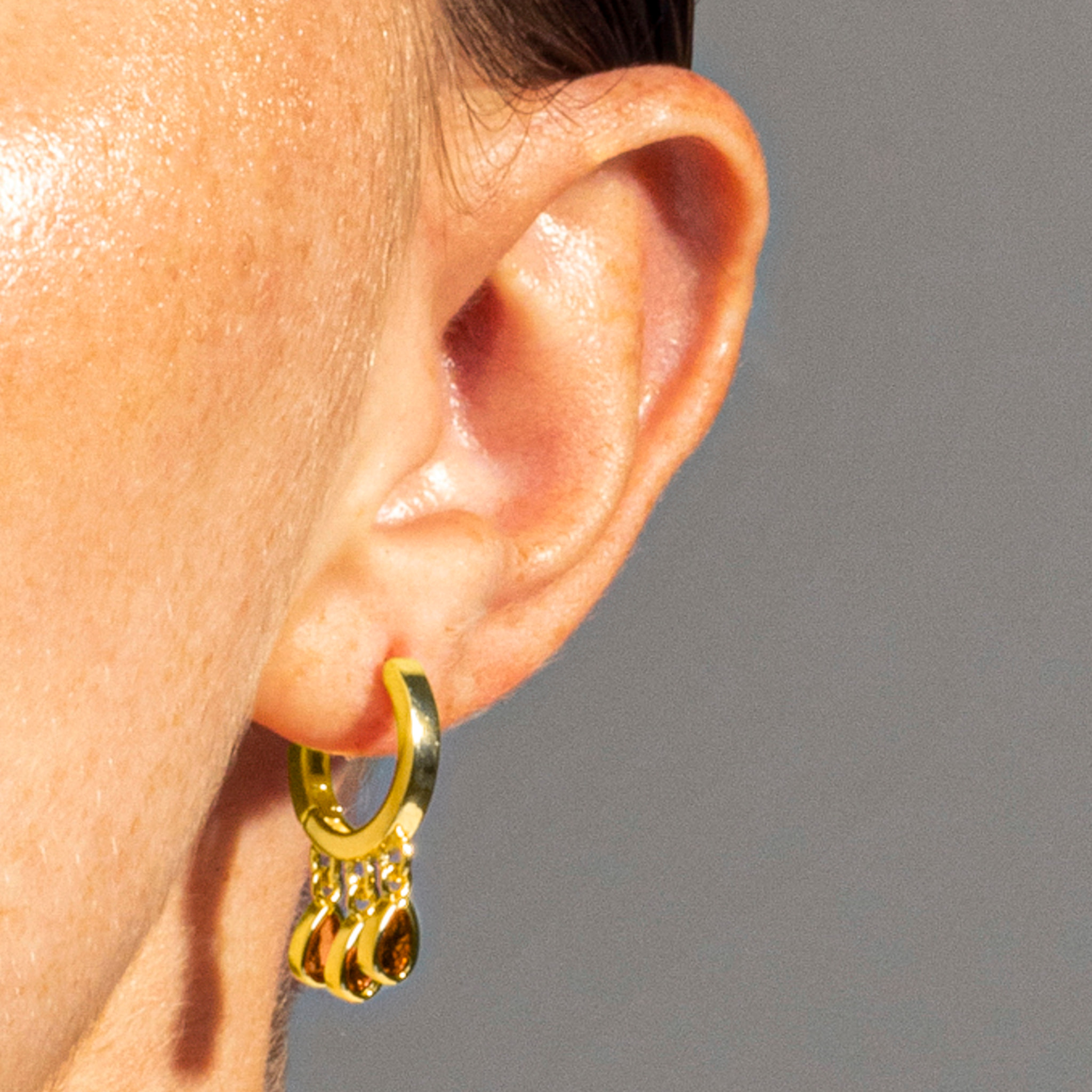 Pendientes de Circonita Esmeralda acabados en oro amarillo de 18k