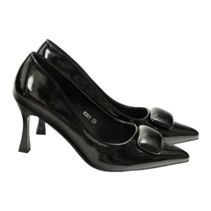 Decolletè in simil pelle verniciata con applicazione