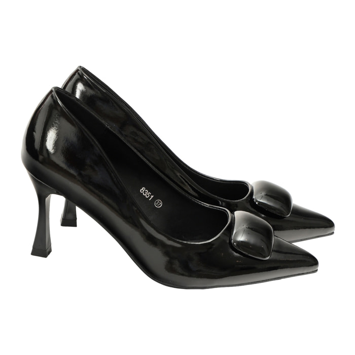 Decolletè in simil pelle verniciata con applicazione