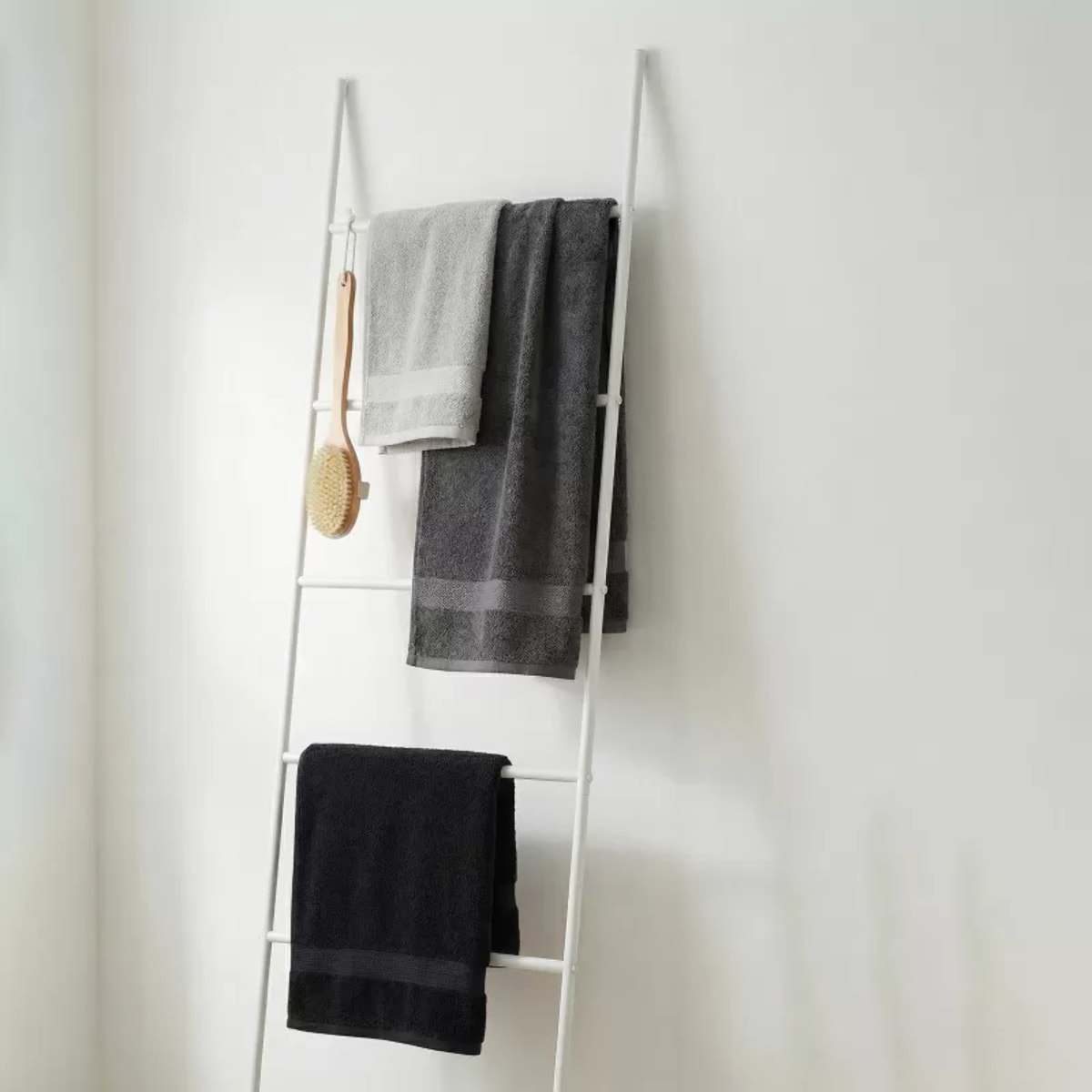 PORTE-SERVIETTES EN METAL JAYDEN 6 NIVEAUX BLANC