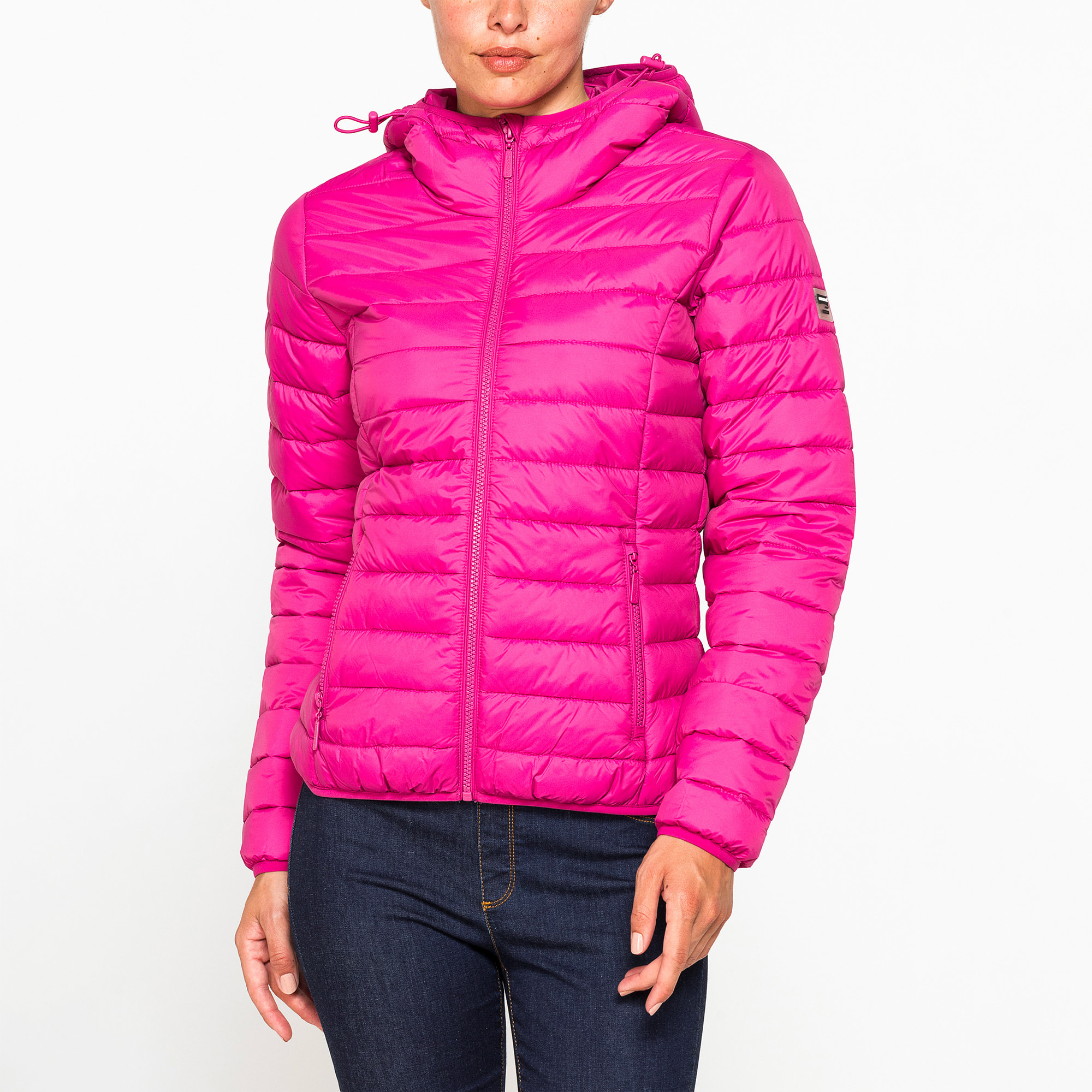 GIUBBOTTO RESISTENTE ALLA PIOGGIA CON IMBOTTITURA ULTRA LEGGERA. Vestibilità regolare.