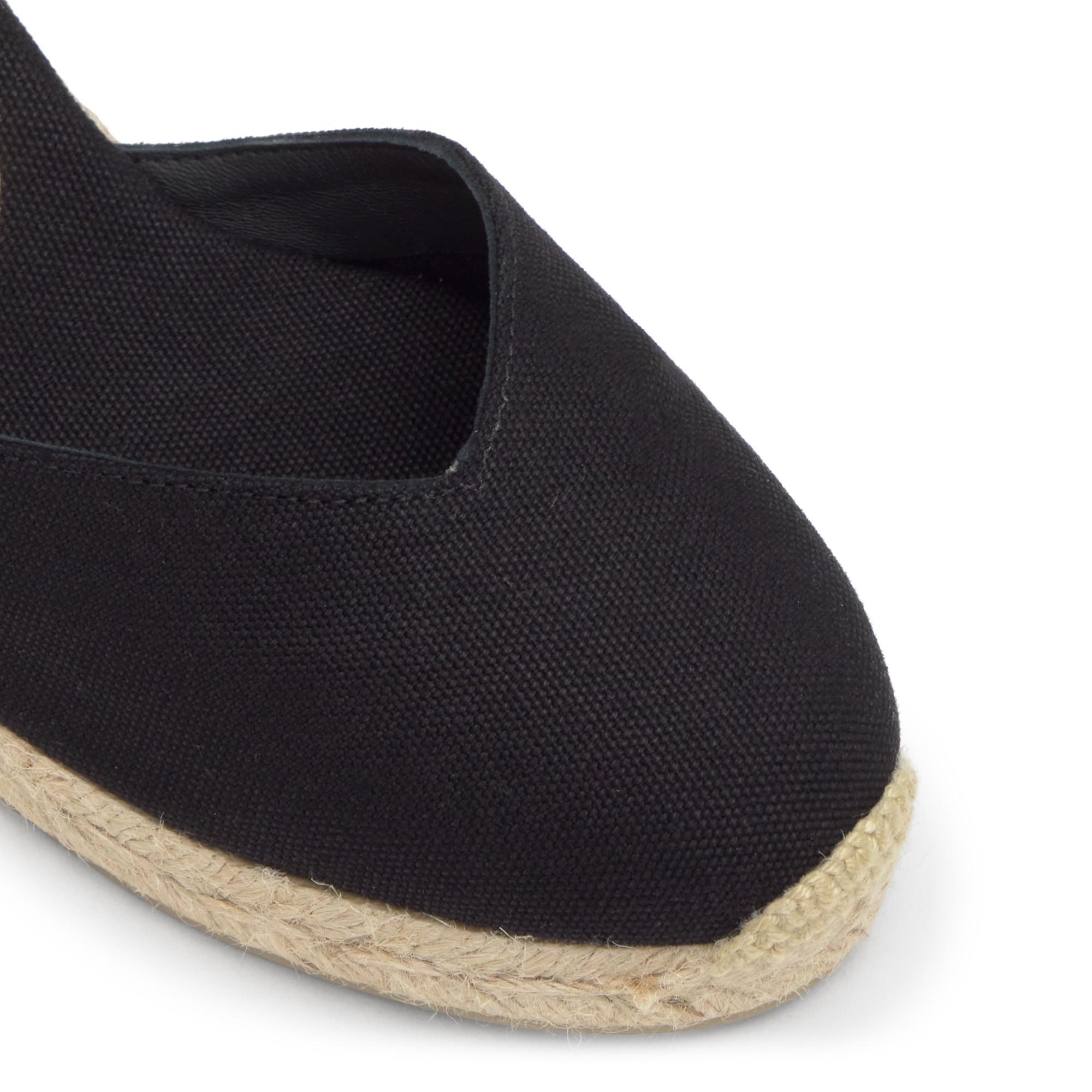 Alpargata plana en lona de algodón con pala en v y lazo al tobillo