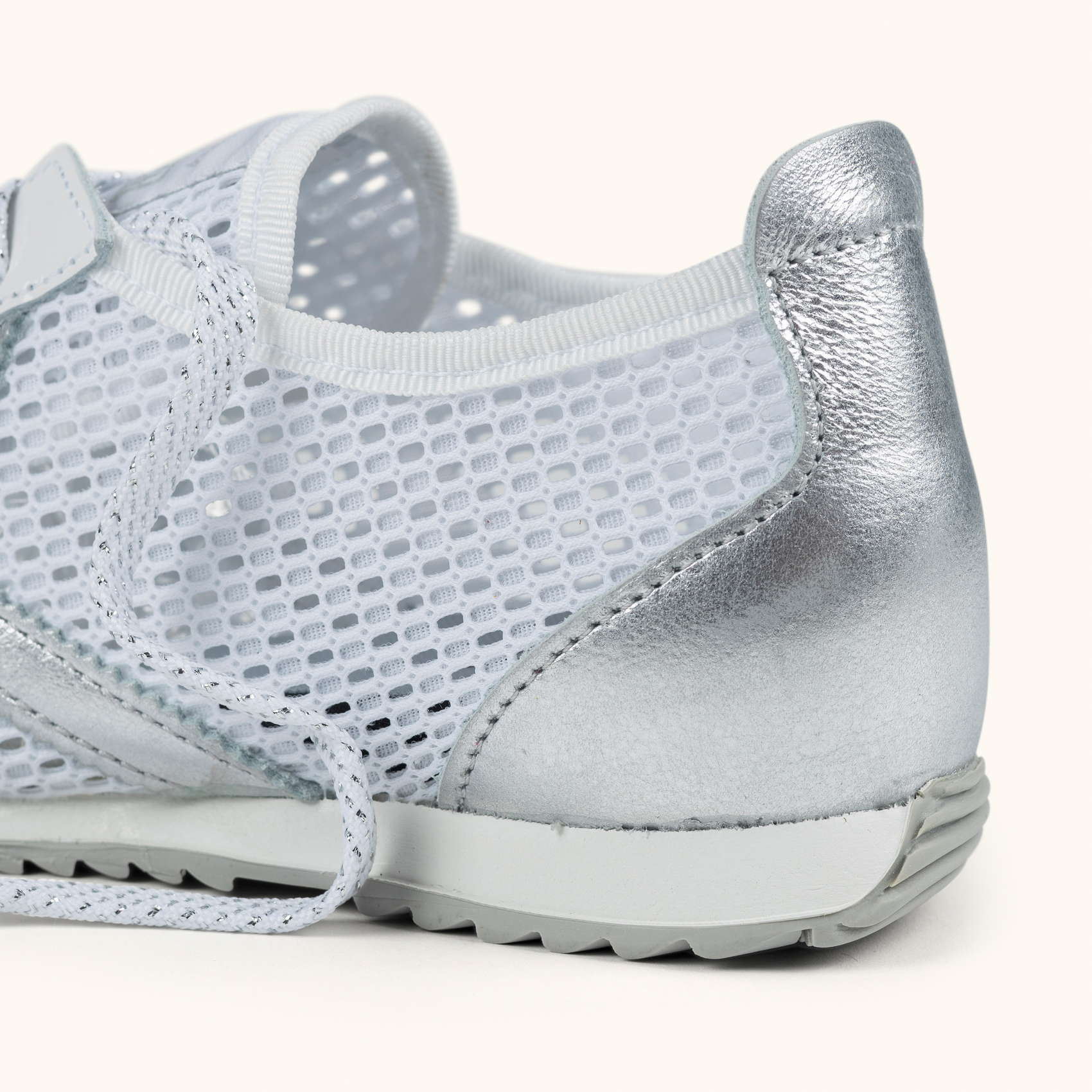 Zapatilla Retro de Rejilla Blanca y Plata MUNICH OSAKA 593