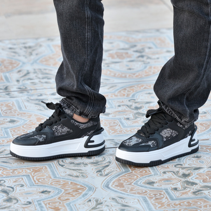 Sneakers in simil pelle platform con dettagli brillantinati