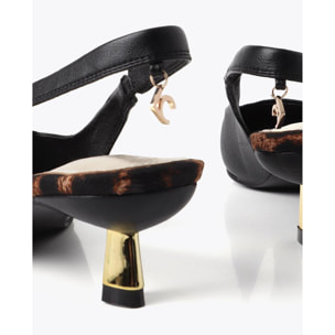 Scarpa con tacco scoperto e borchie miste