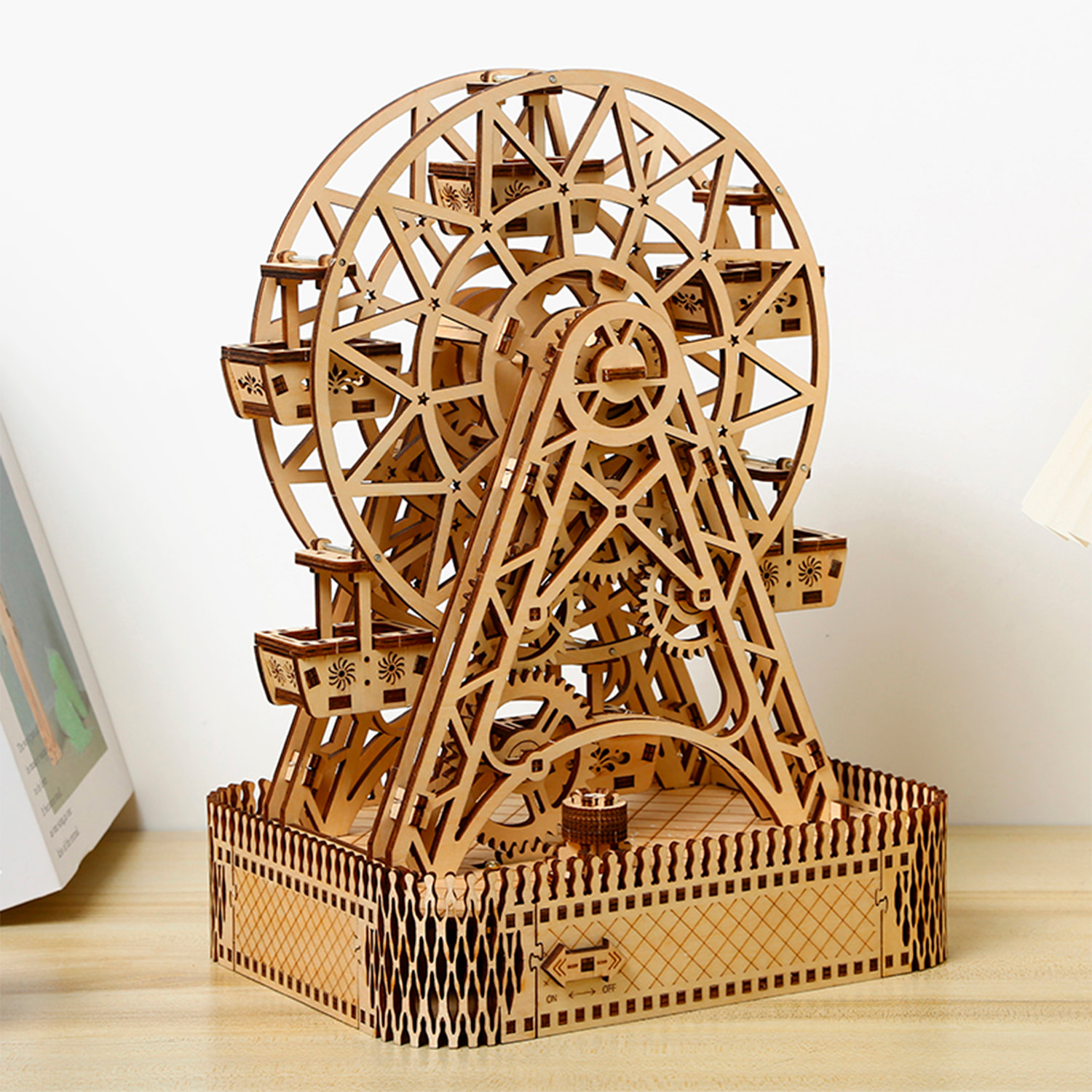 Maqueta de Madera 3D, diseño de Noria con movimiento mecánico y música. 207 piezas.