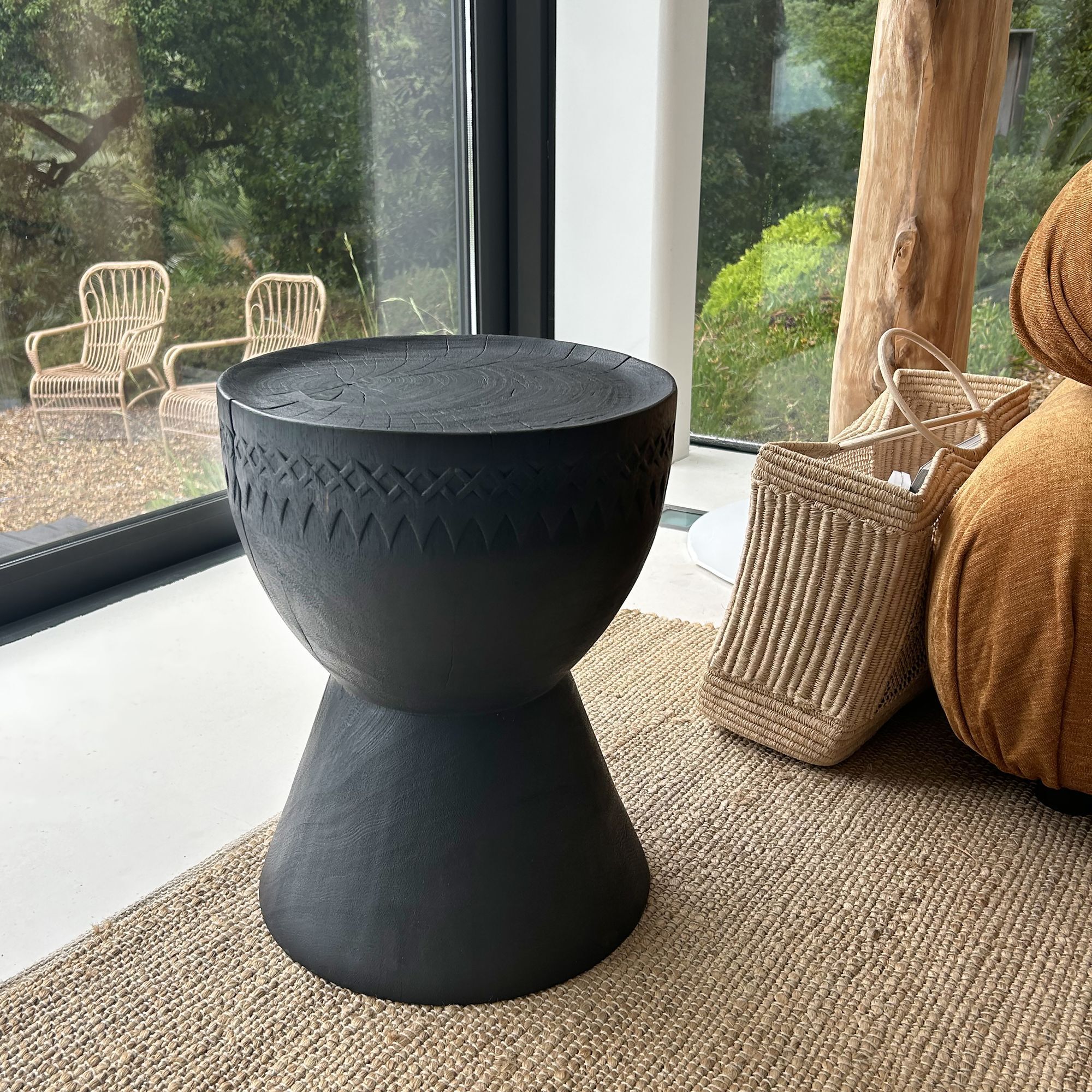 Meuble d'appoint en bois d'acacia brûlé ASSA