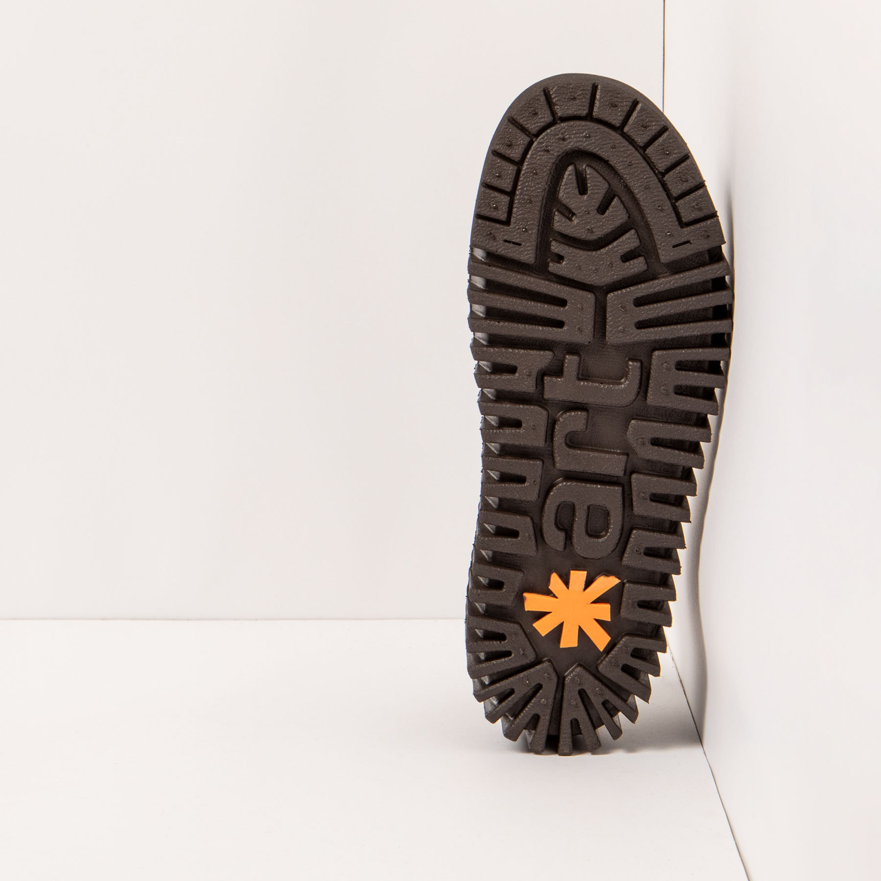 Zapatillas 1535 NOBUCK BROWN/BRIGHTON color Brown