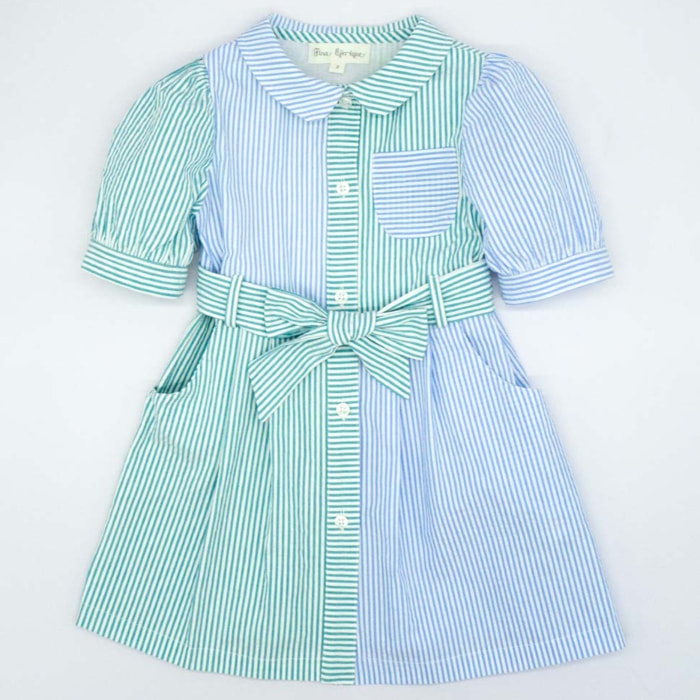 Vestido de manga corta combinado raya azul y verde. Bolsillos, cuello y cinturon. Botones en el centro.