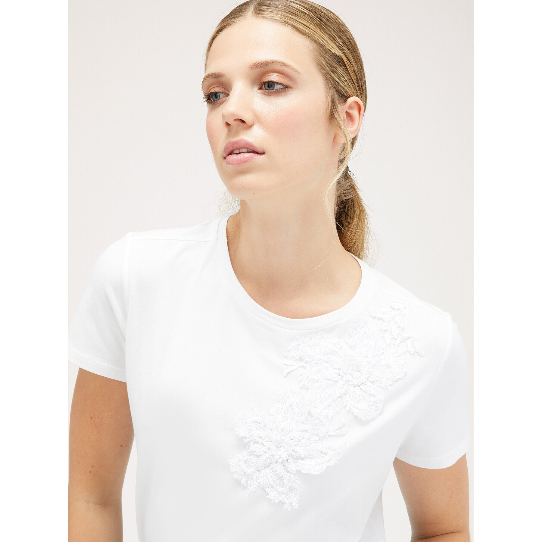 Motivi - Camiseta con aplicación bordada - Blanco