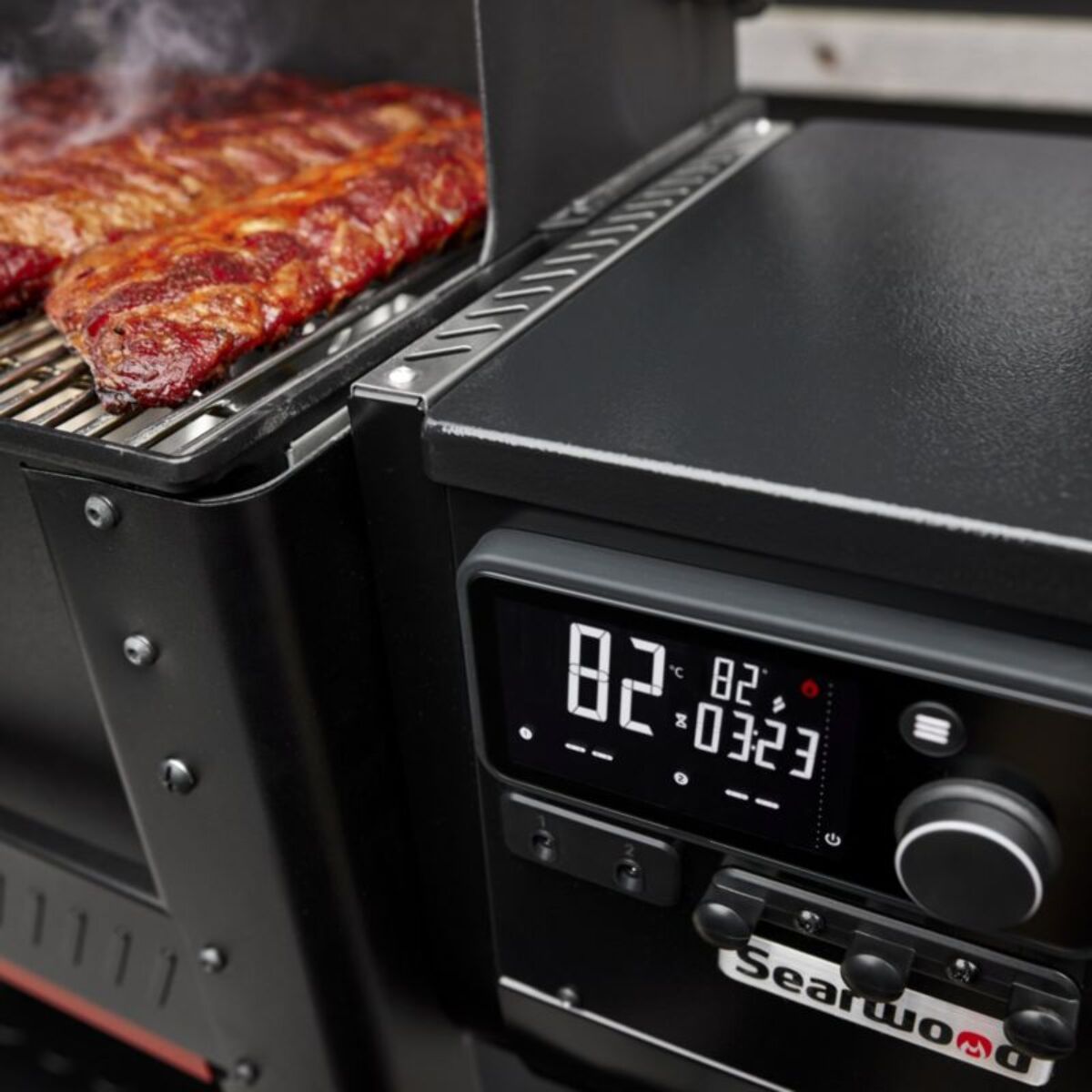 Barbecue pellet WEBER Searwood 600 black, sur chariot, surface de cuisson 61 x 45cm, thermostat digital