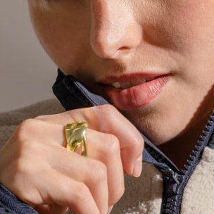 Anillo LUX BY LUX acabado oro amarillo 18k