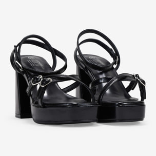 Sandalias de tacón negras con hebillas