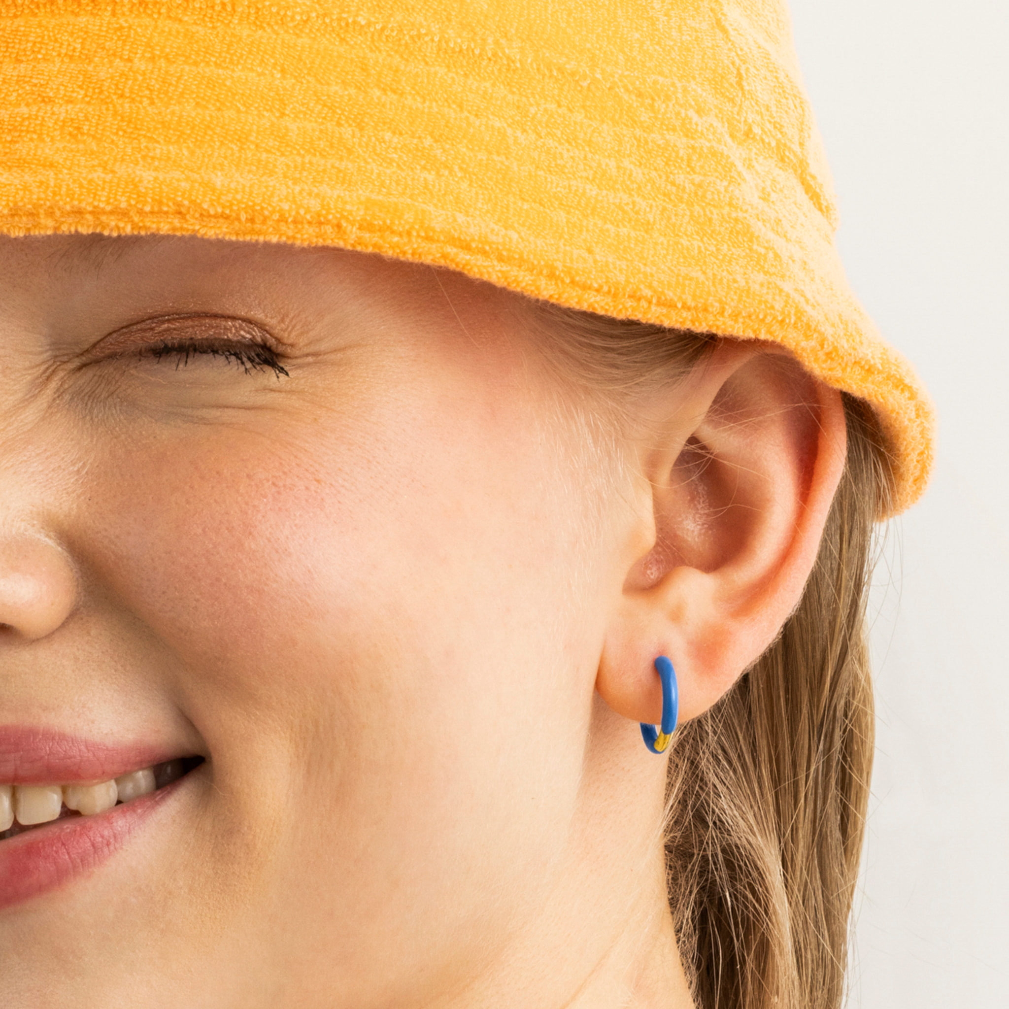 Pendientes con Lacado Azul acabado oro 18k