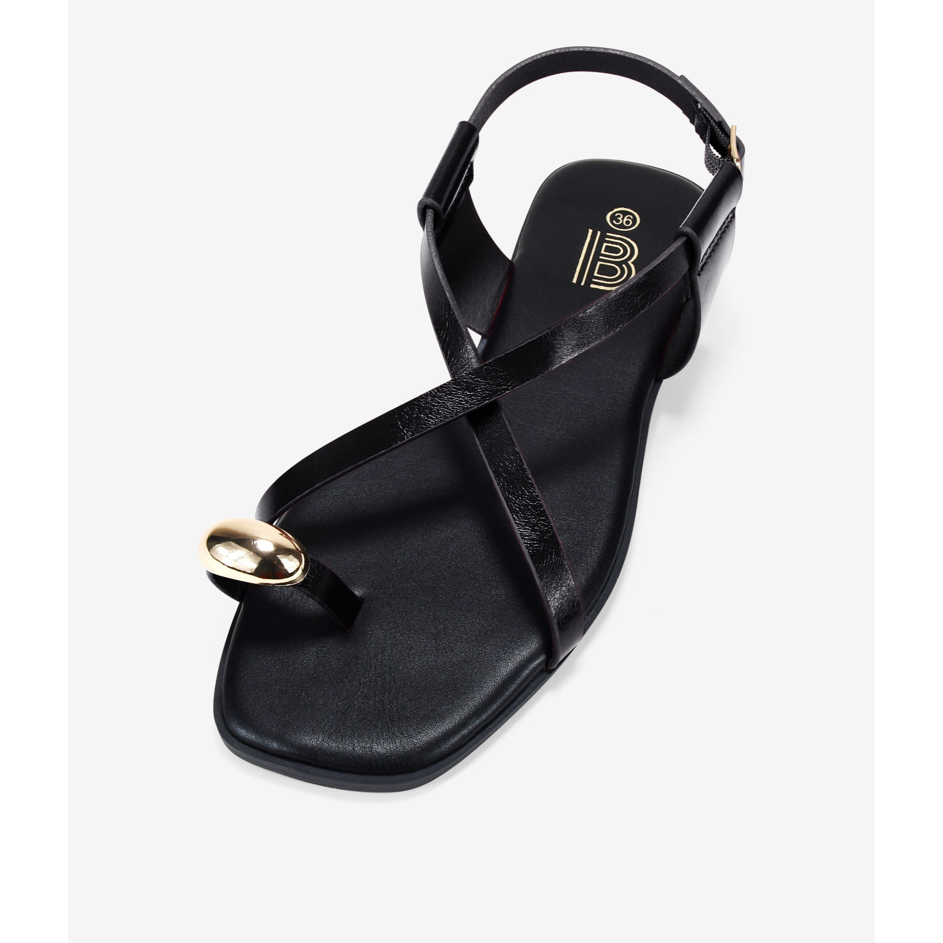 Sandalias planas negras de dedo con anillo