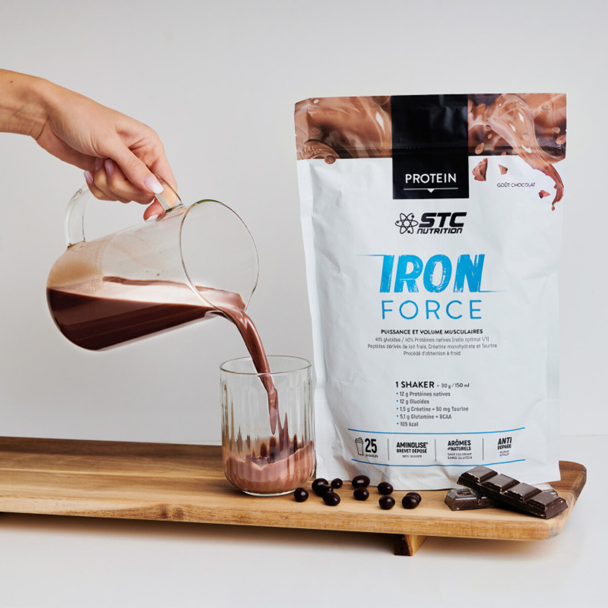 STC NUTRITION - Iron Force - Préparation en poudre pour boisson riche en Protéines, Créatine, Taurine - Puissance & Volume musculaires - 100% Digeste - 25 shakers - Doypack 750g