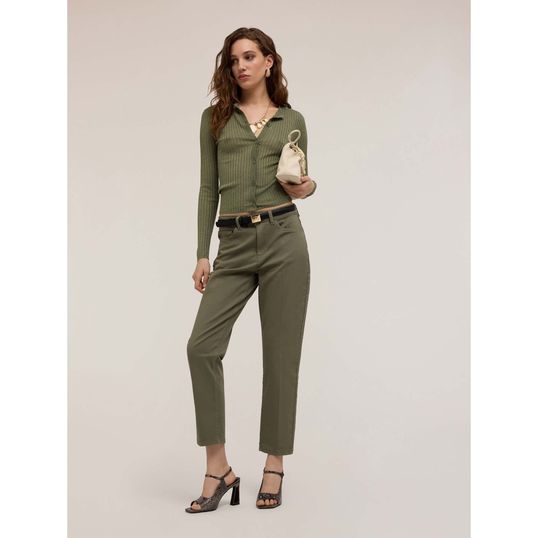 Motivi - Pantaloni carrot Rianne in cotone - Verde militare