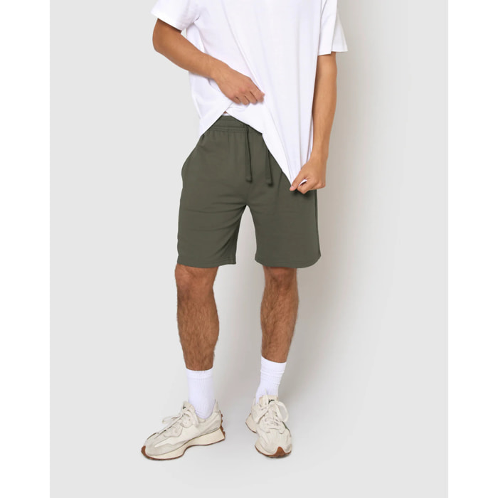 Pantalón corto básico deportivo liso verde