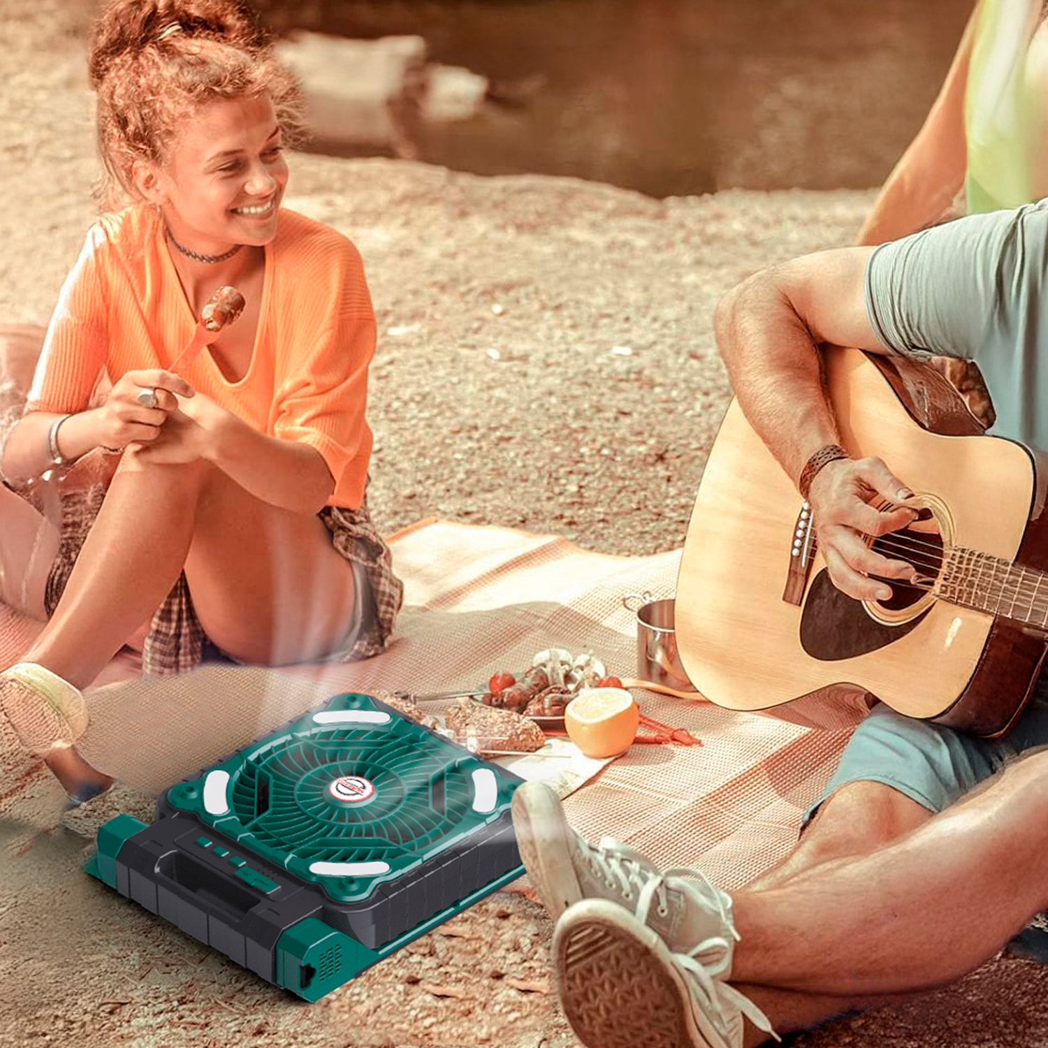 Ventilador x99 solar LED recargable con motor sin escobillas 9V, 16 LEDs (2W) y 4 velocidades. Velocidad del aire 4,5 m/s y hasta 2800 rpm. Función powerbank con doble batería de 2600 mAh.