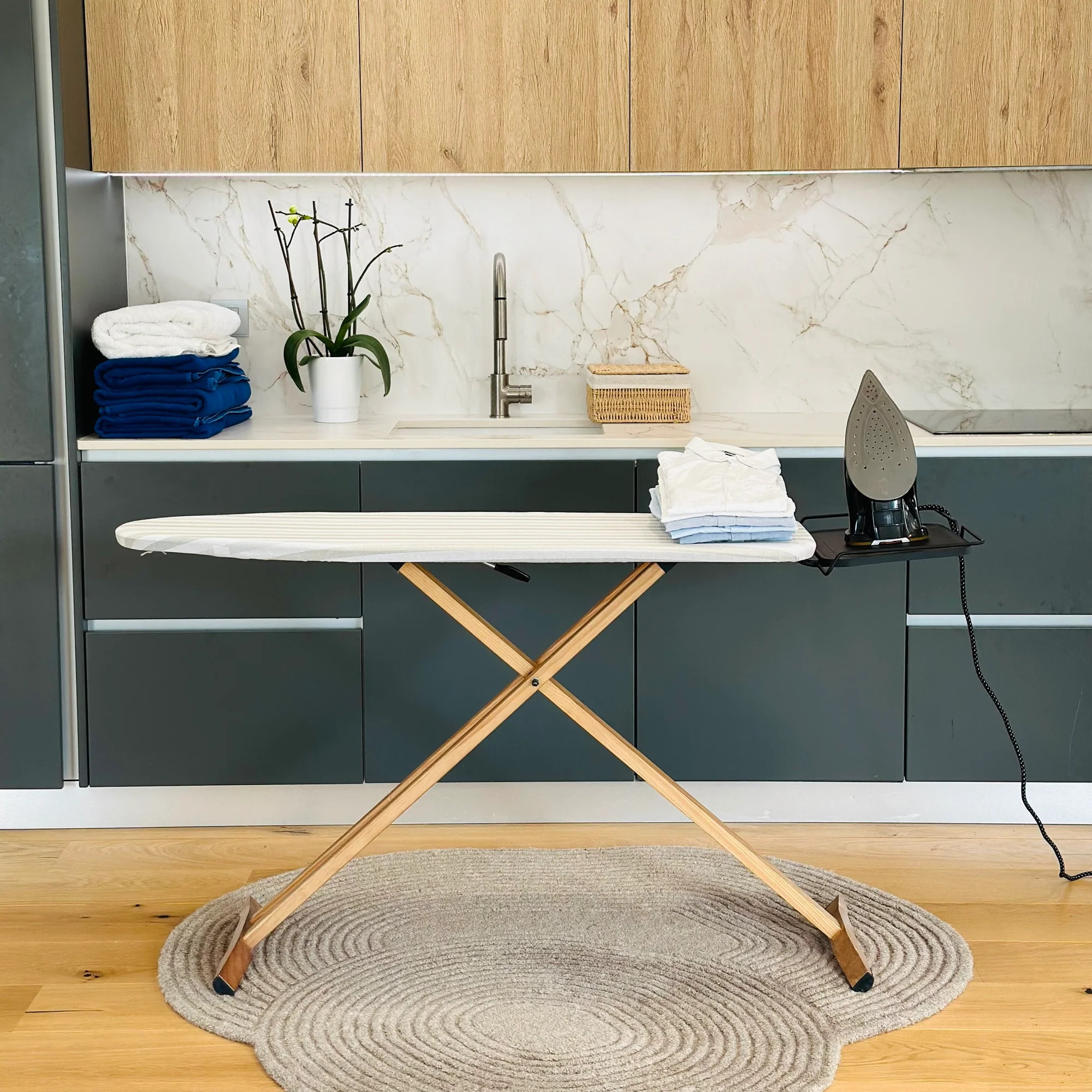 Table à repasser avec repose fer NUBAR 130x47cm