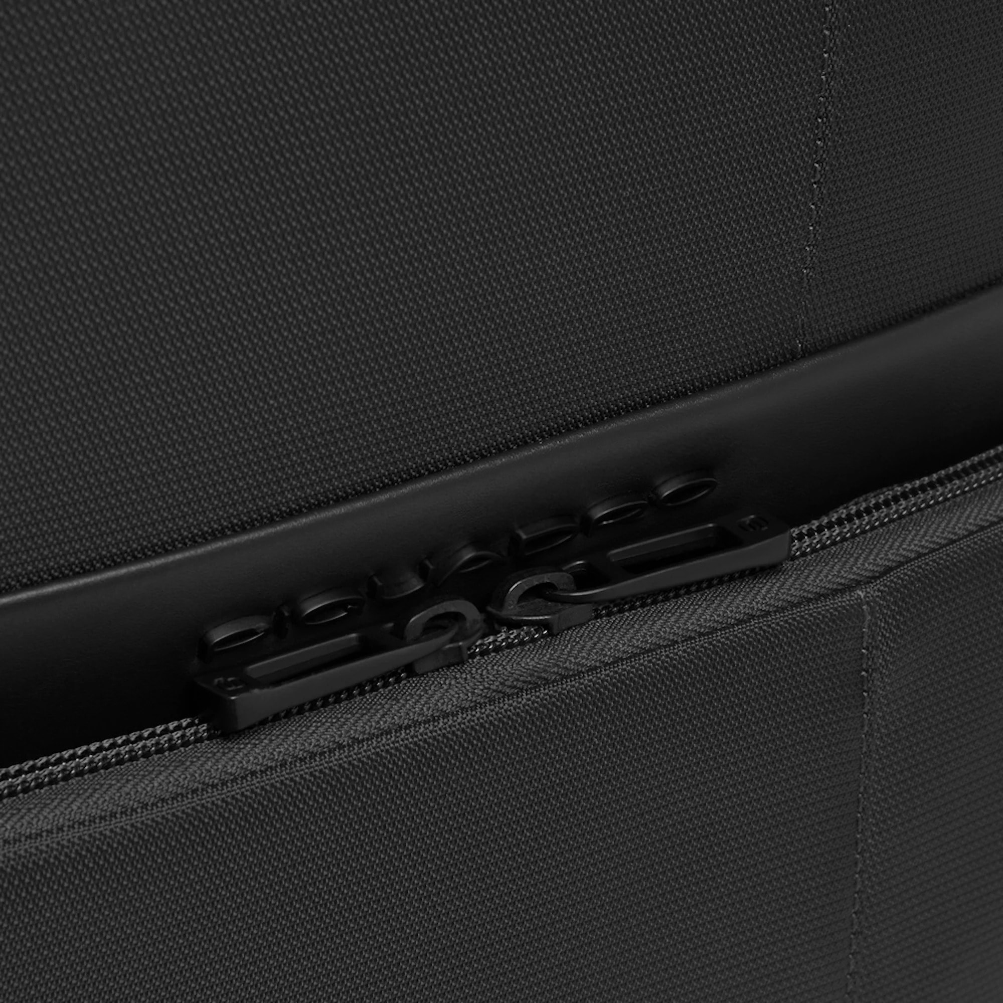 Piquadro Zaino da viaggio per PC e iPad® in tessuto e pelle, con protezioni antiurto e RFID