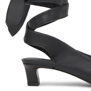 Zapato tacón destalonado Ada en napa con cierre de cintas