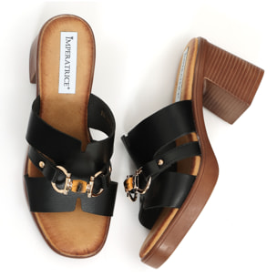 Sandali in simil pelle con tacco comodo quadrato ed applicazione color oro