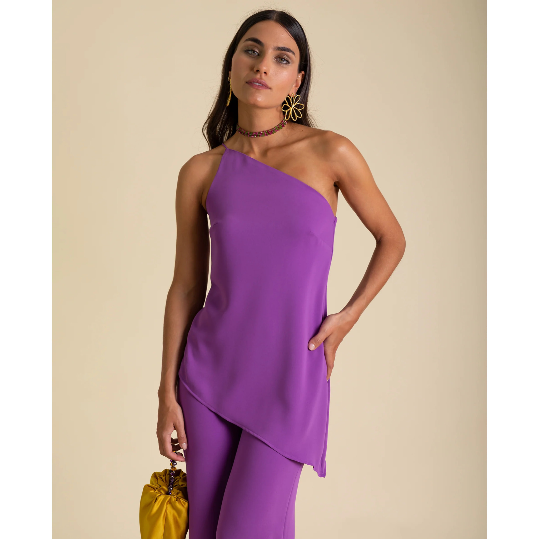 Blusa de mujer asimétrica sin mangas