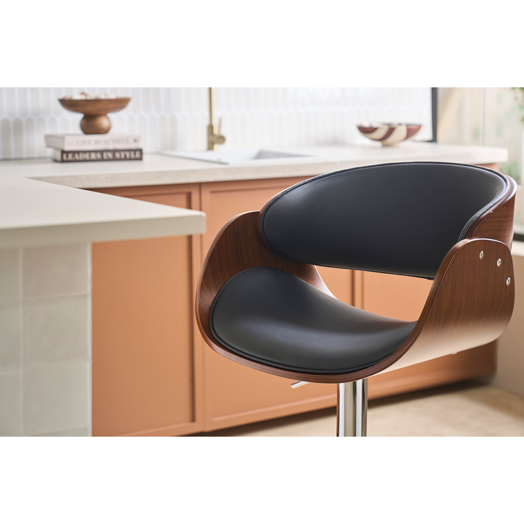 Tabouret de bar design réglable noir et bois foncé BENT