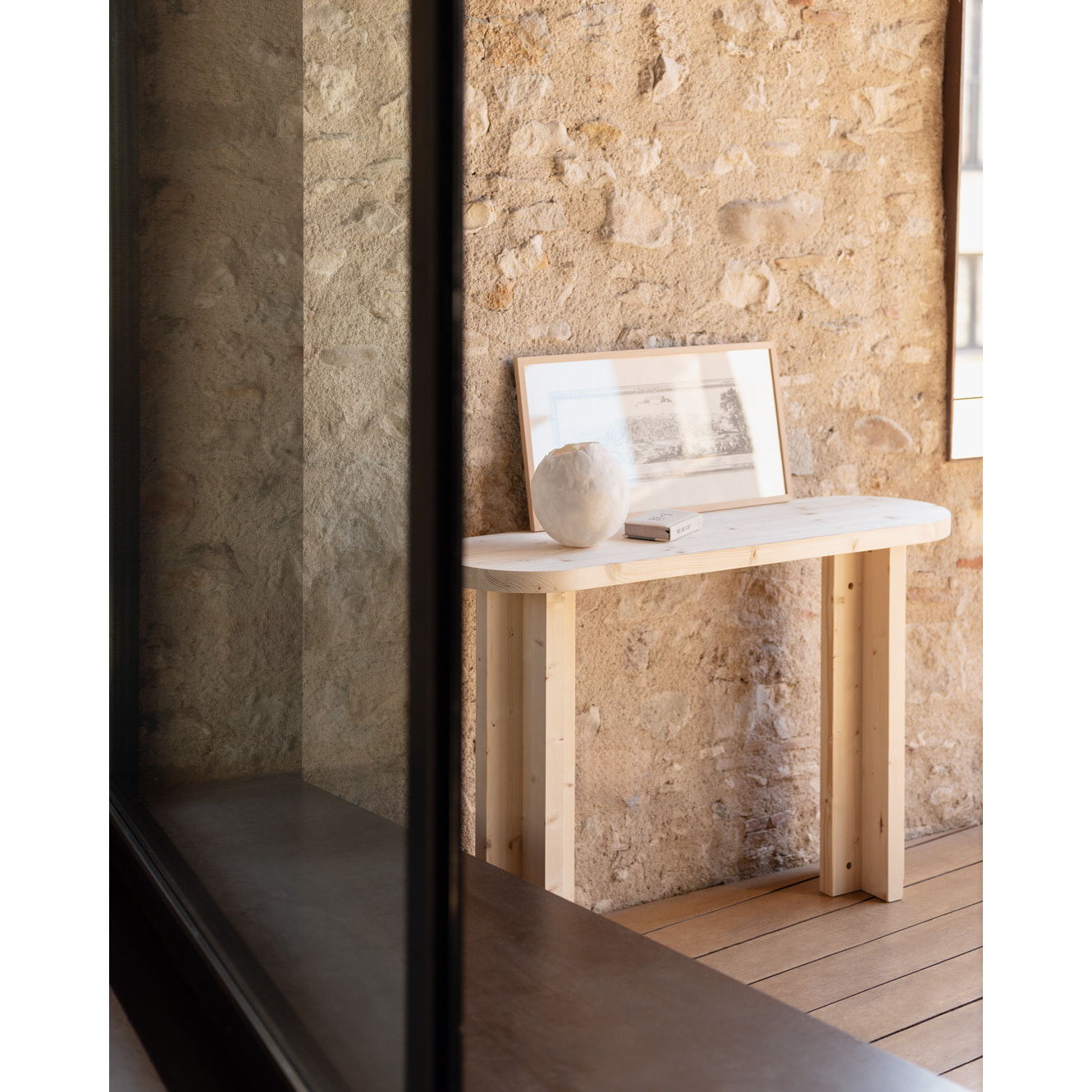 Consola de madera maciza tono natural de 120x80cm Alto: 80 Largo: 120 Ancho: 35