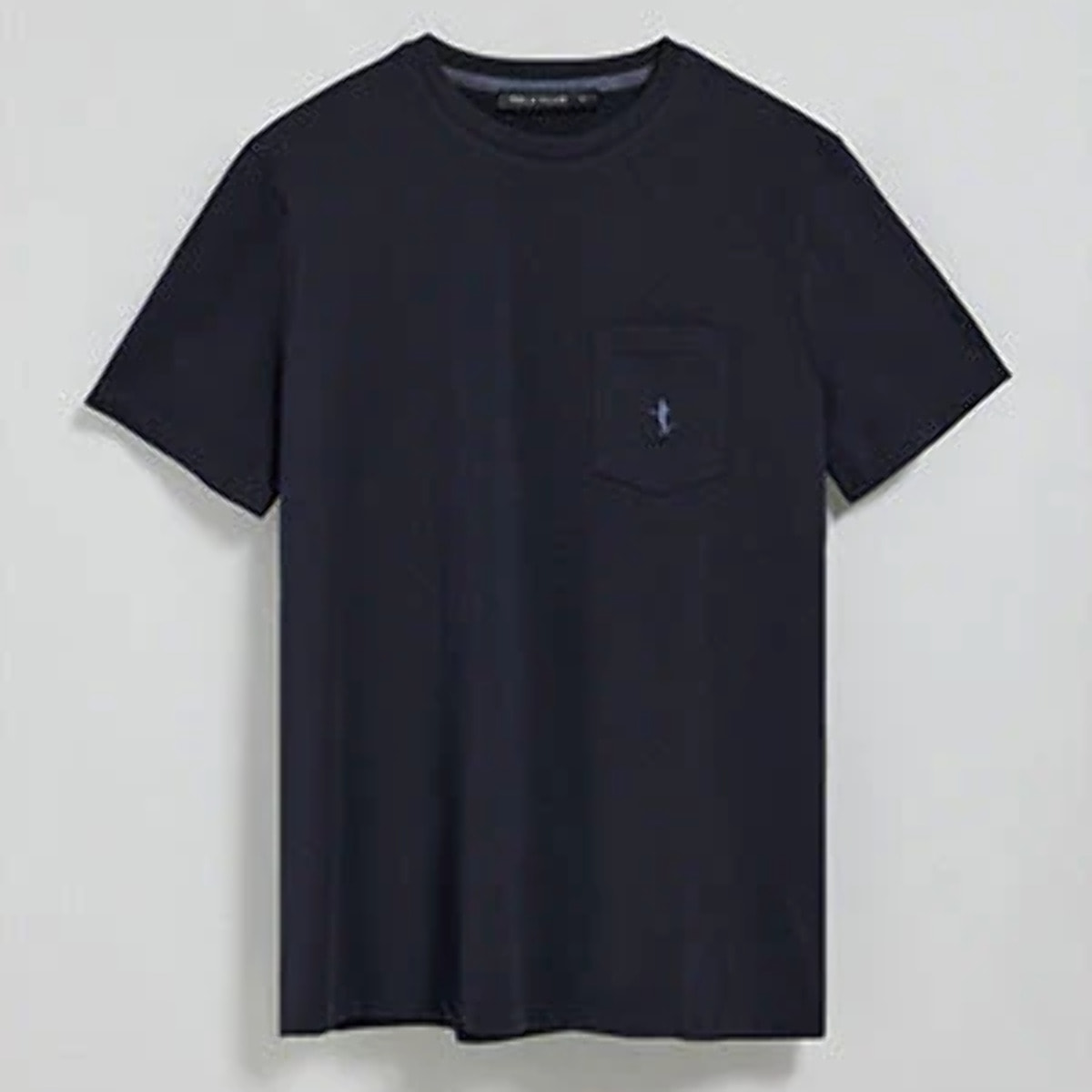 Camiseta azul marino de manga corta con bolsillo y bordado Rigby Best