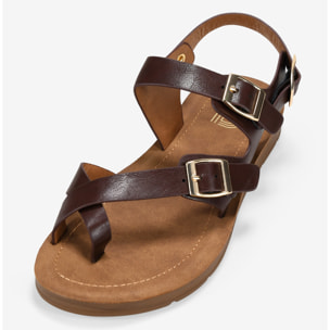 Sandalias de dedo marrones con hebillas