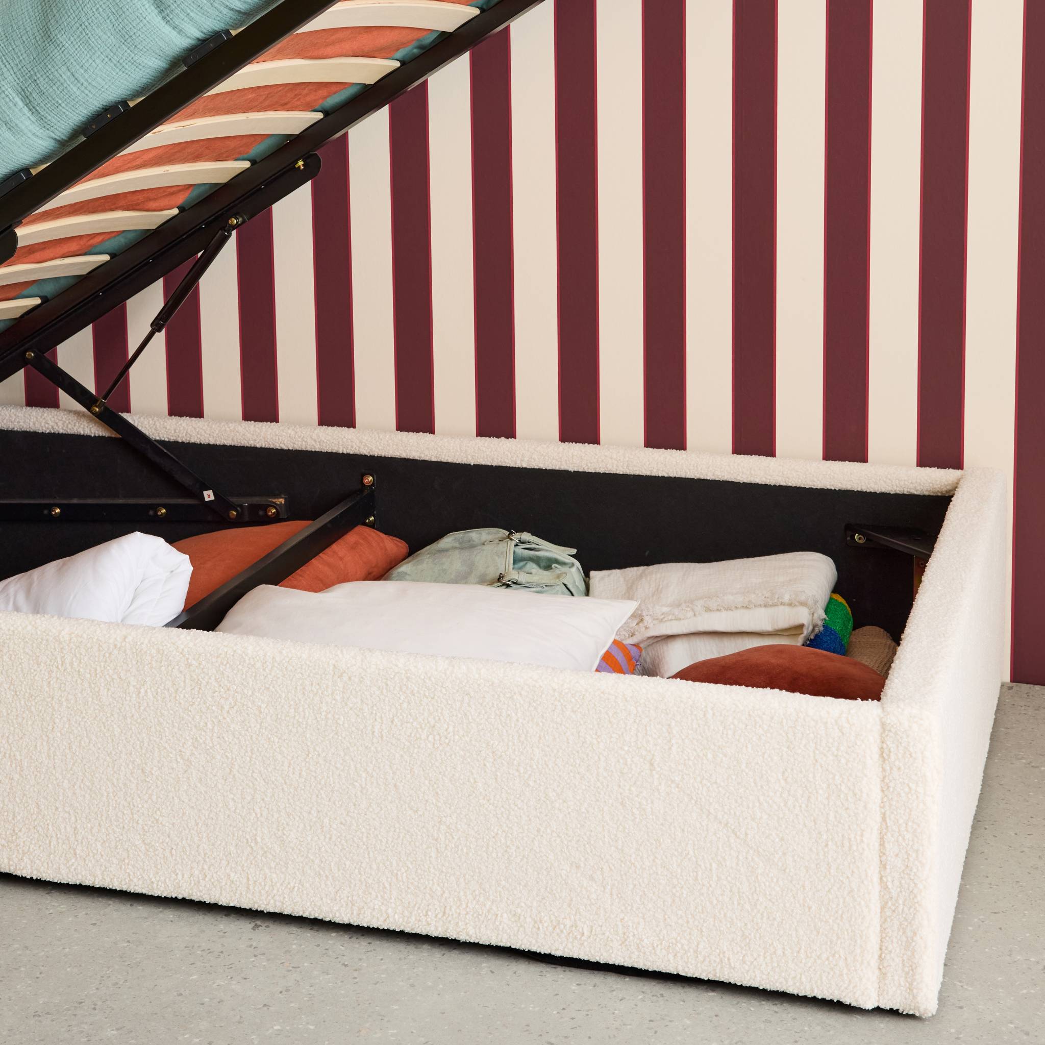 Lit coffre avec sommier à lattes blanc finition bouclette DEVON