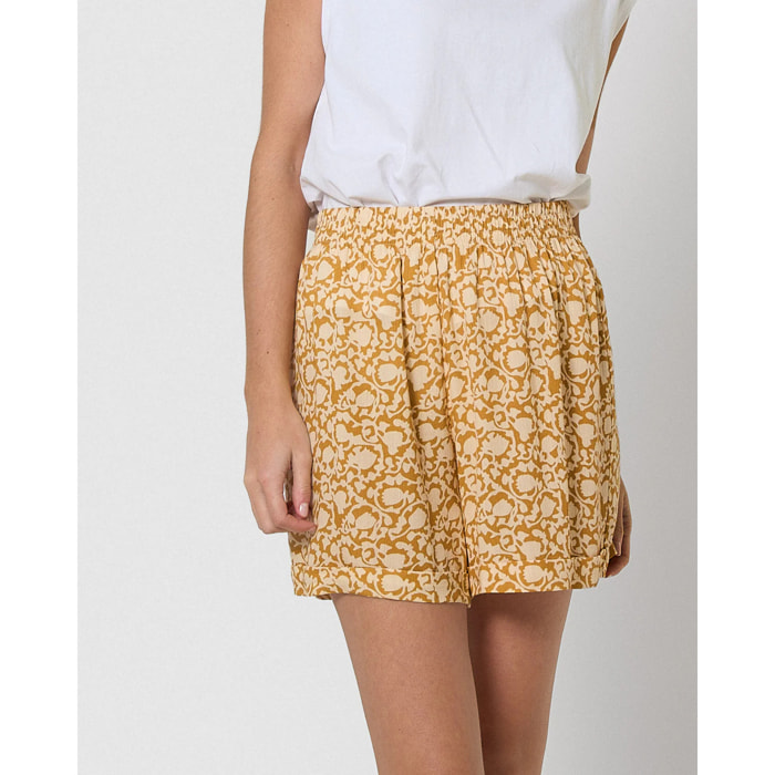 Pantalón corto bambula detalles plisados telma ocre