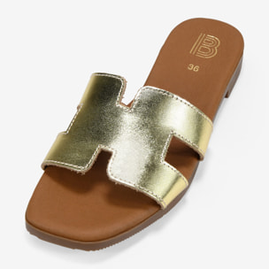 Sandalias planas doradas en piel con plantilla acolchada