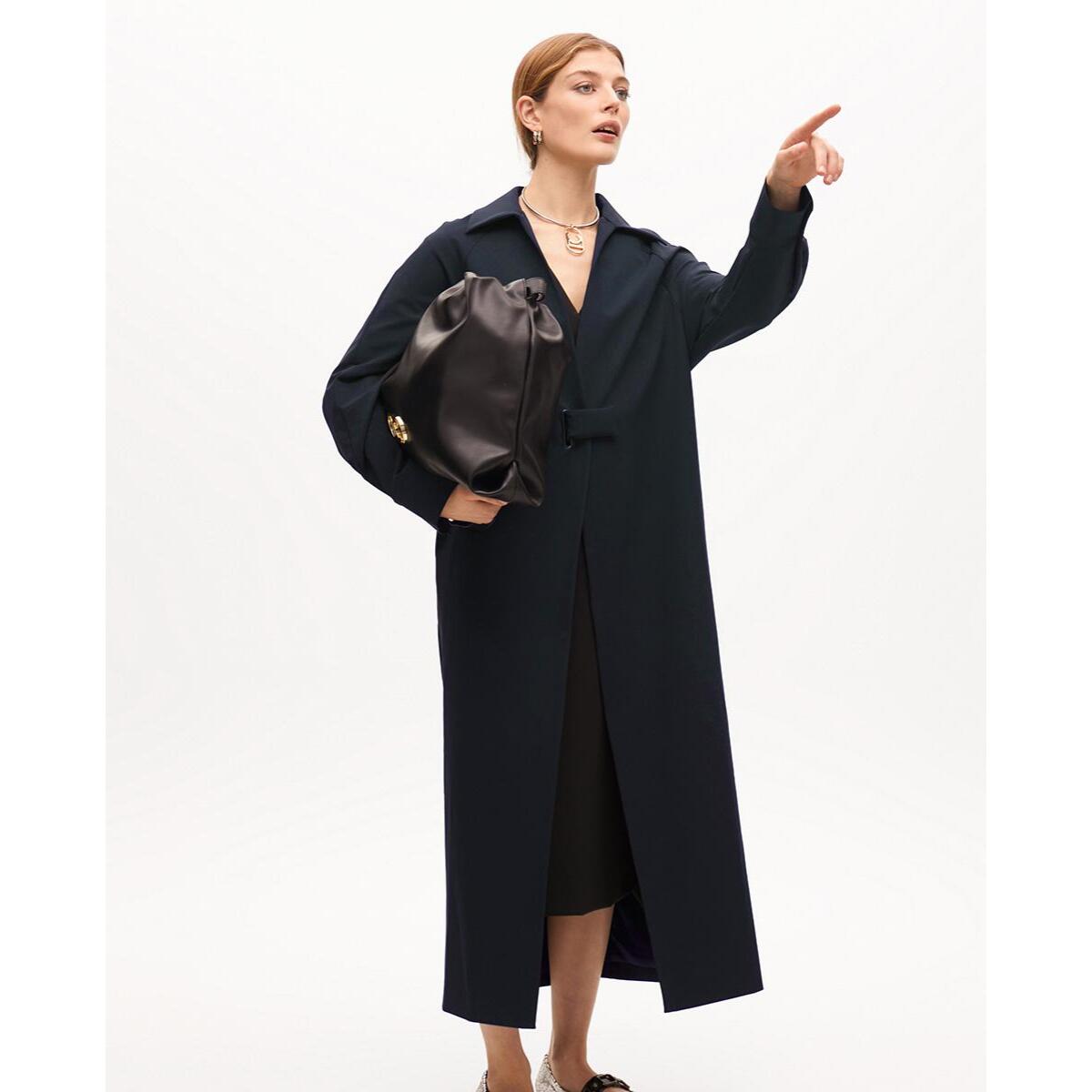 Trench in tessuto tecnico con cintura