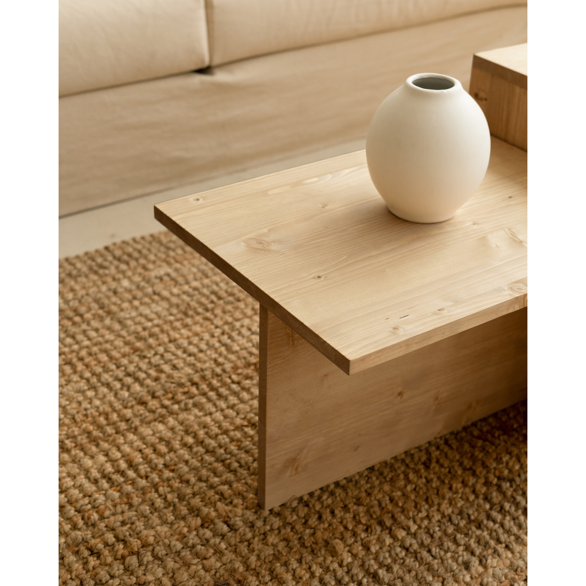 Table basse 2 pièces en bois massif ton chêne moyen de 100x45cm Hauteur: 44.6 Longueur: 100 Largeur: 39