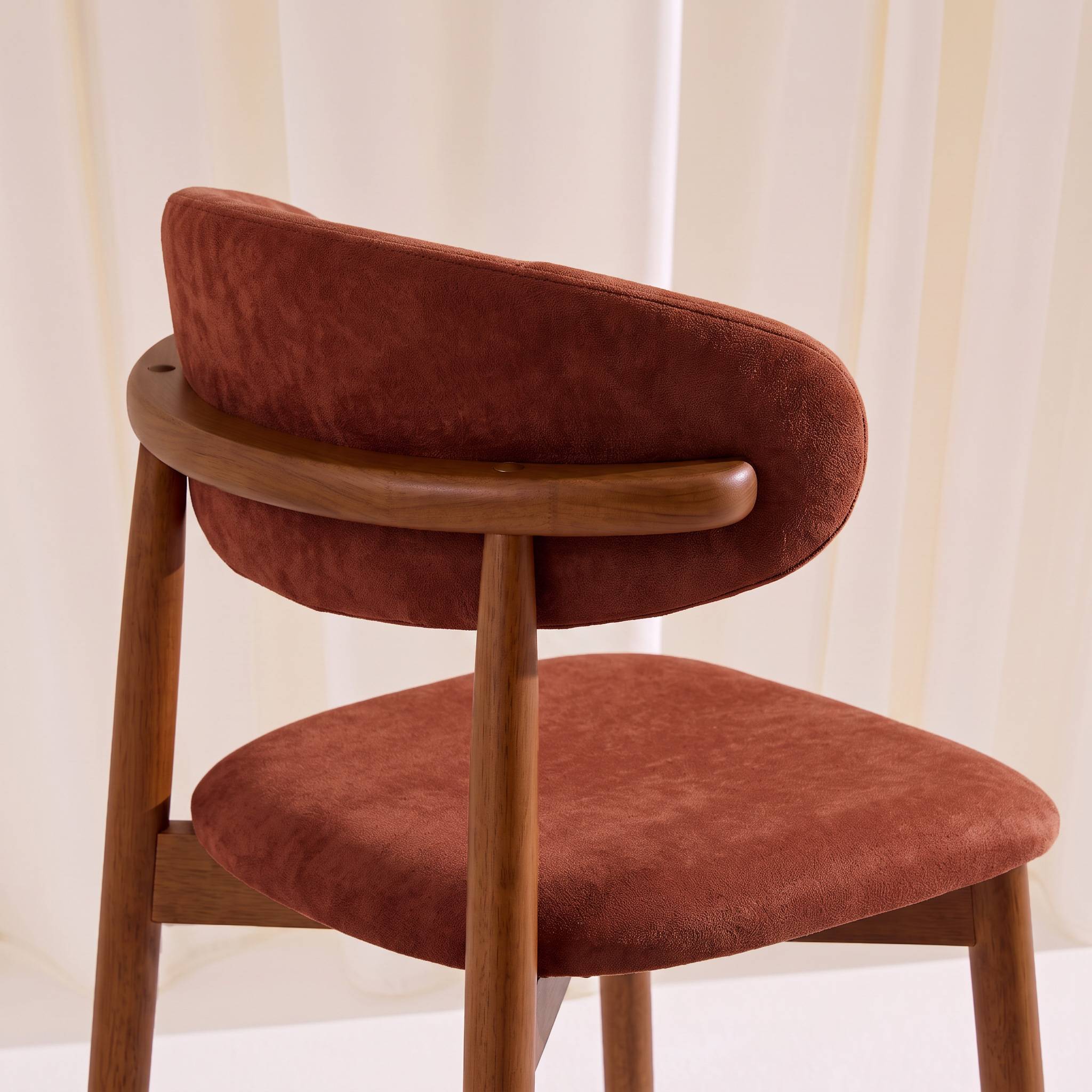 Tabouret de bar bois d'hévéa noyer et tissu chenille (lot de 2)  PAOLA