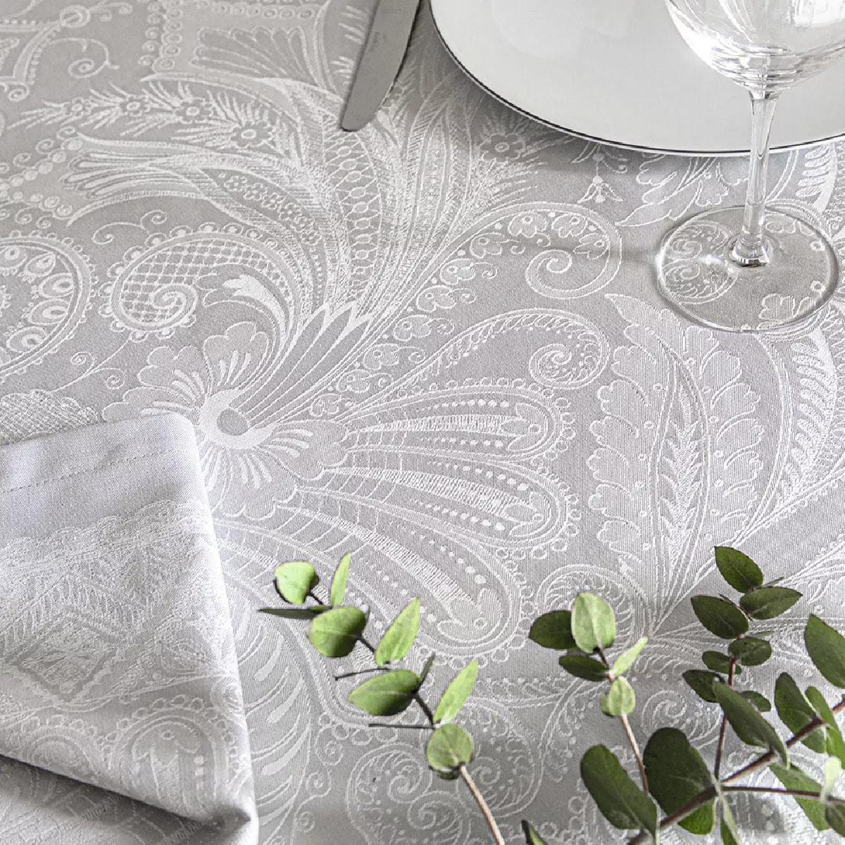 Set pur coton anti tache motif jacquard Grace perle
